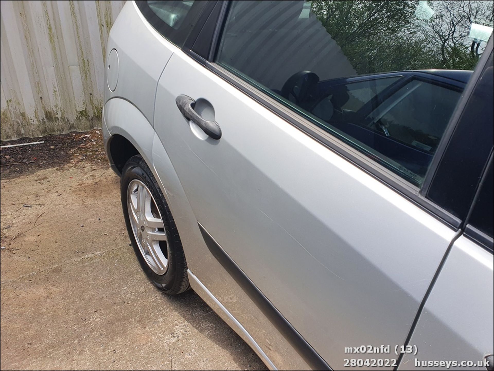 02/02 FORD FOCUS ZETEC - 1596cc 5dr Hatchback (Silver) - Image 12 of 26