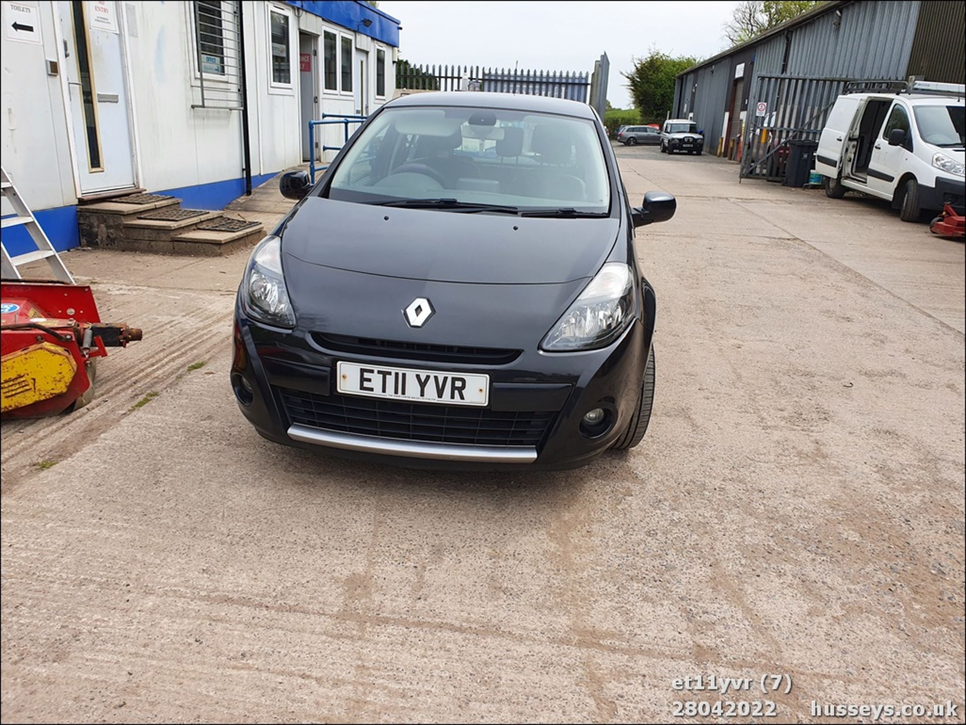 11/11 RENAULT CLIO DYNAMIQUE TOMTOM 16V - 1149cc 5dr Hatchback (Black, 120k) - Image 7 of 27