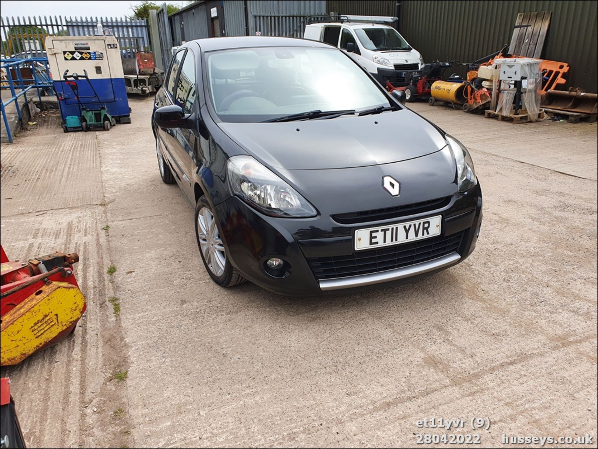 11/11 RENAULT CLIO DYNAMIQUE TOMTOM 16V - 1149cc 5dr Hatchback (Black, 120k) - Image 9 of 27