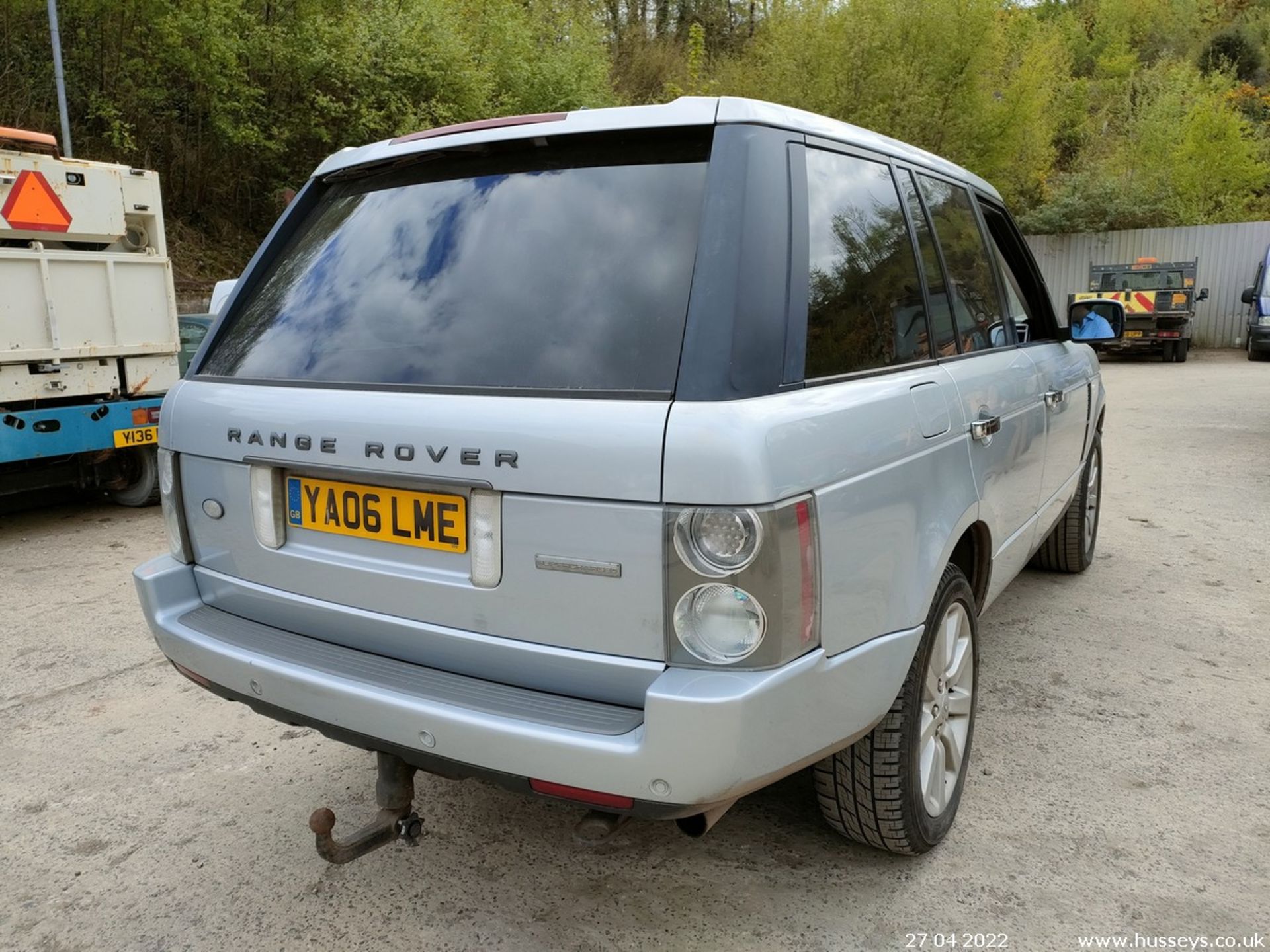 06/06 LAND ROVER RANGEROVER V8 SC AUTO - 4197cc 5dr Estate (Silver, 154k) - Image 8 of 23