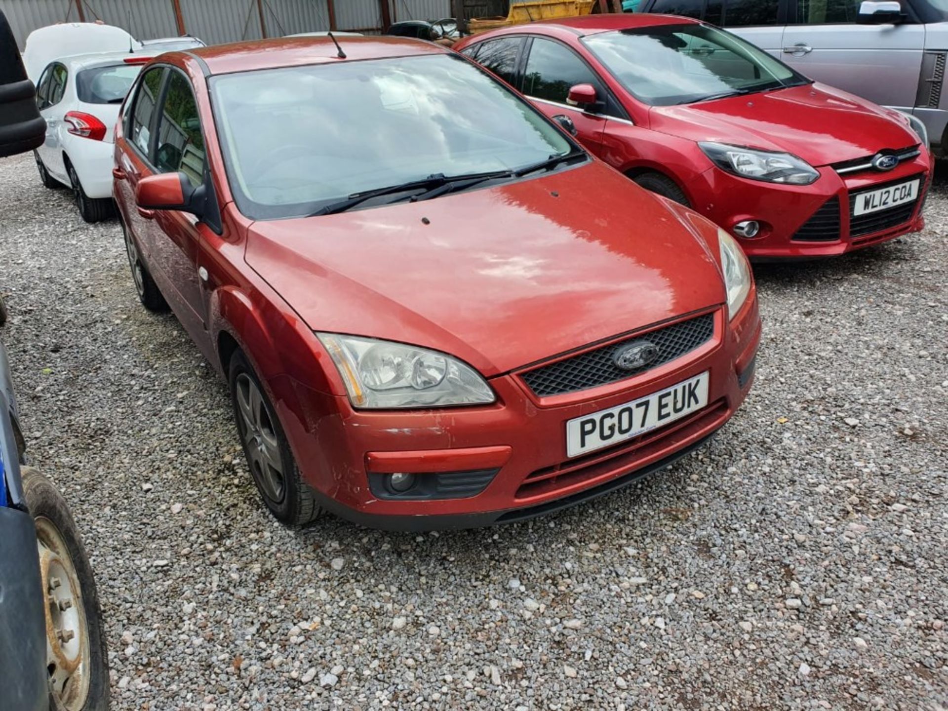 07/07 FORD FOCUS STYLE - 1596cc 5dr Hatchback (Red, 128k) - Image 2 of 5