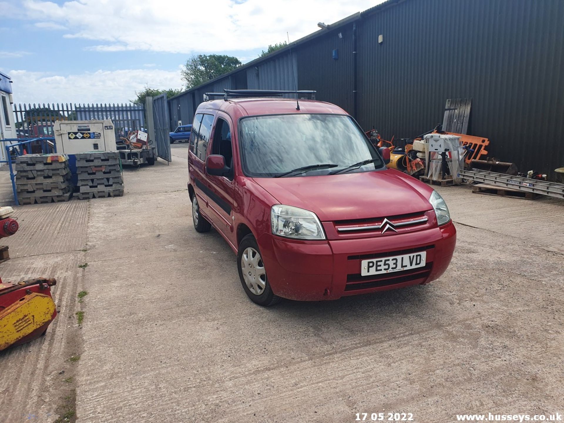 03/53 CITROEN BERLINGO M-SPACE FORTE D - 1868cc 5dr MPV (Red, 119k) - Image 8 of 42