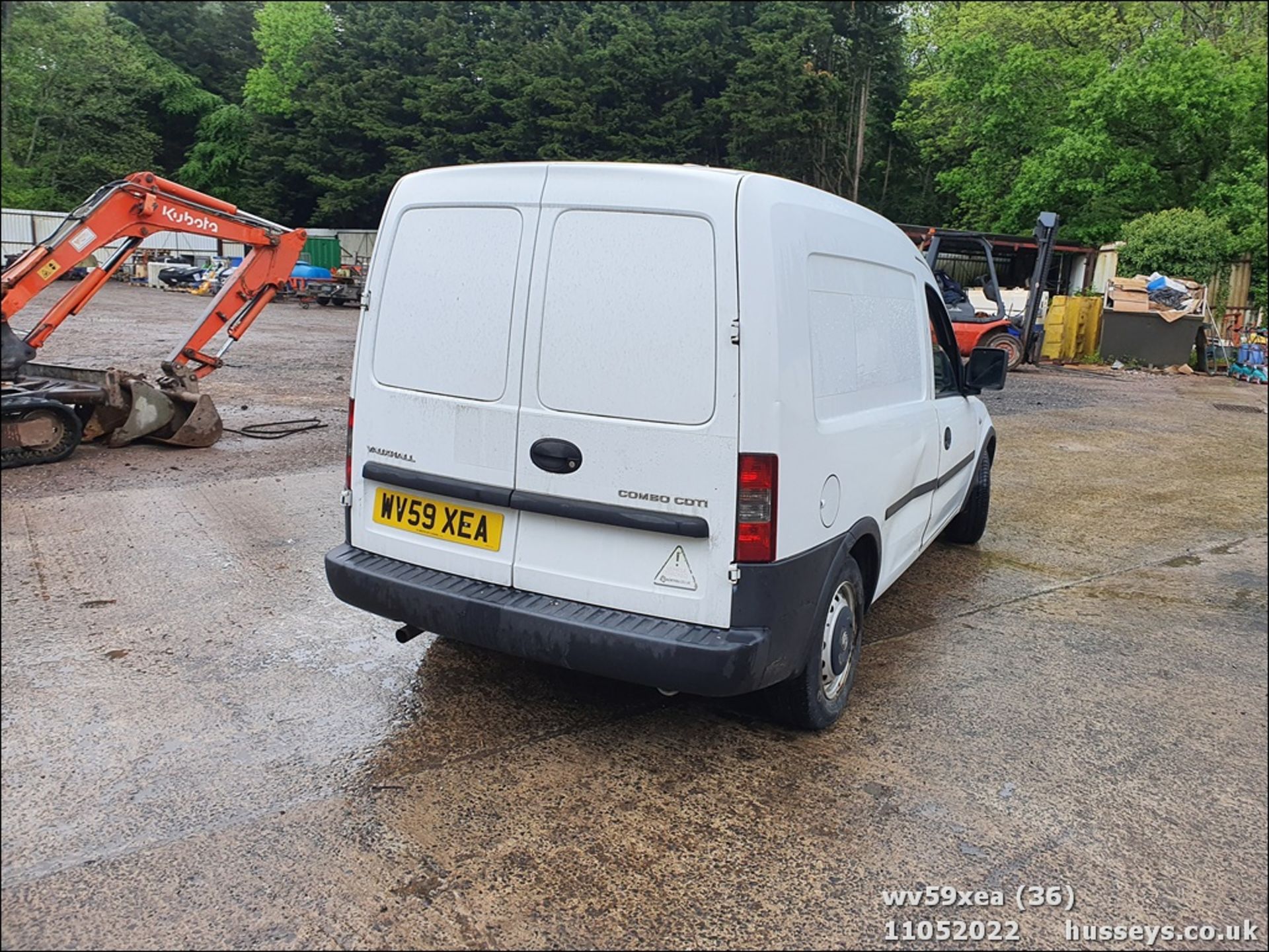 09/59 VAUXHALL COMBO 1700 CDTI - 1248cc 5dr Van (White, 80k) - Image 36 of 46