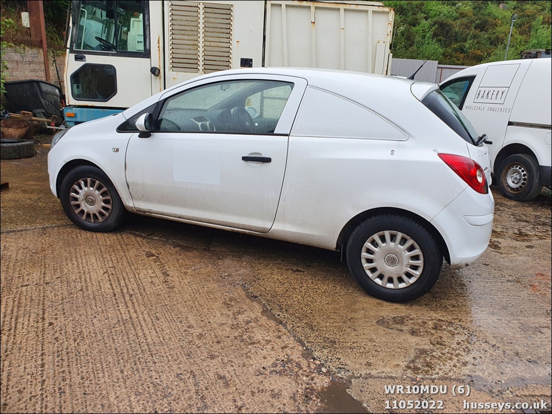 10/10 VAUXHALL CORSA CDTI - 1248cc 4dr Van (White, 176k) - Image 7 of 29