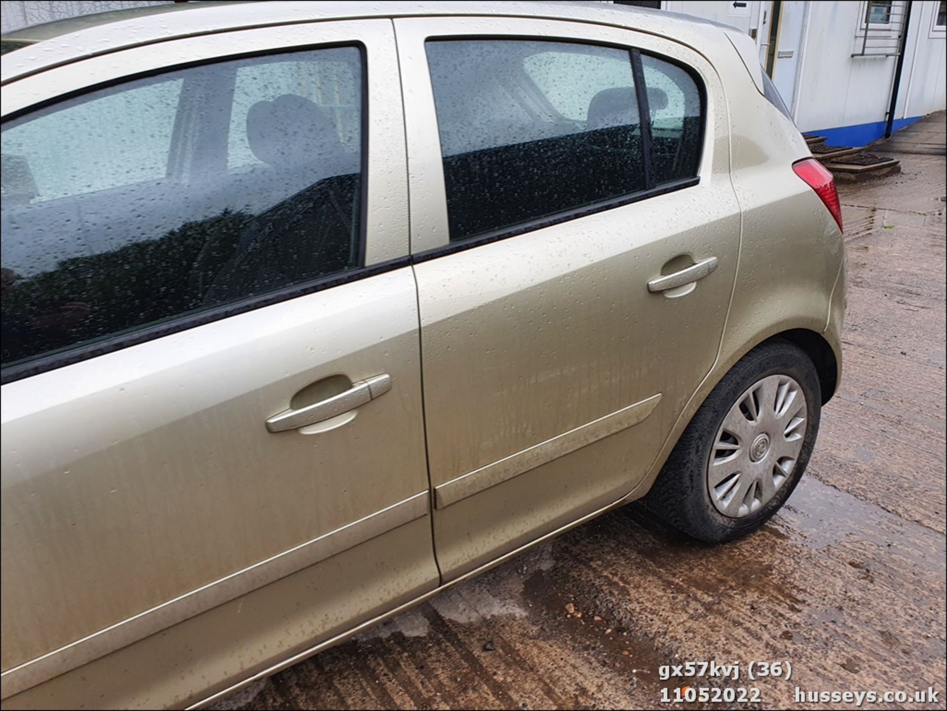 07/57 VAUXHALL CORSA CLUB A/C AUTO - 1364cc 5dr Hatchback (Gold) - Image 32 of 35