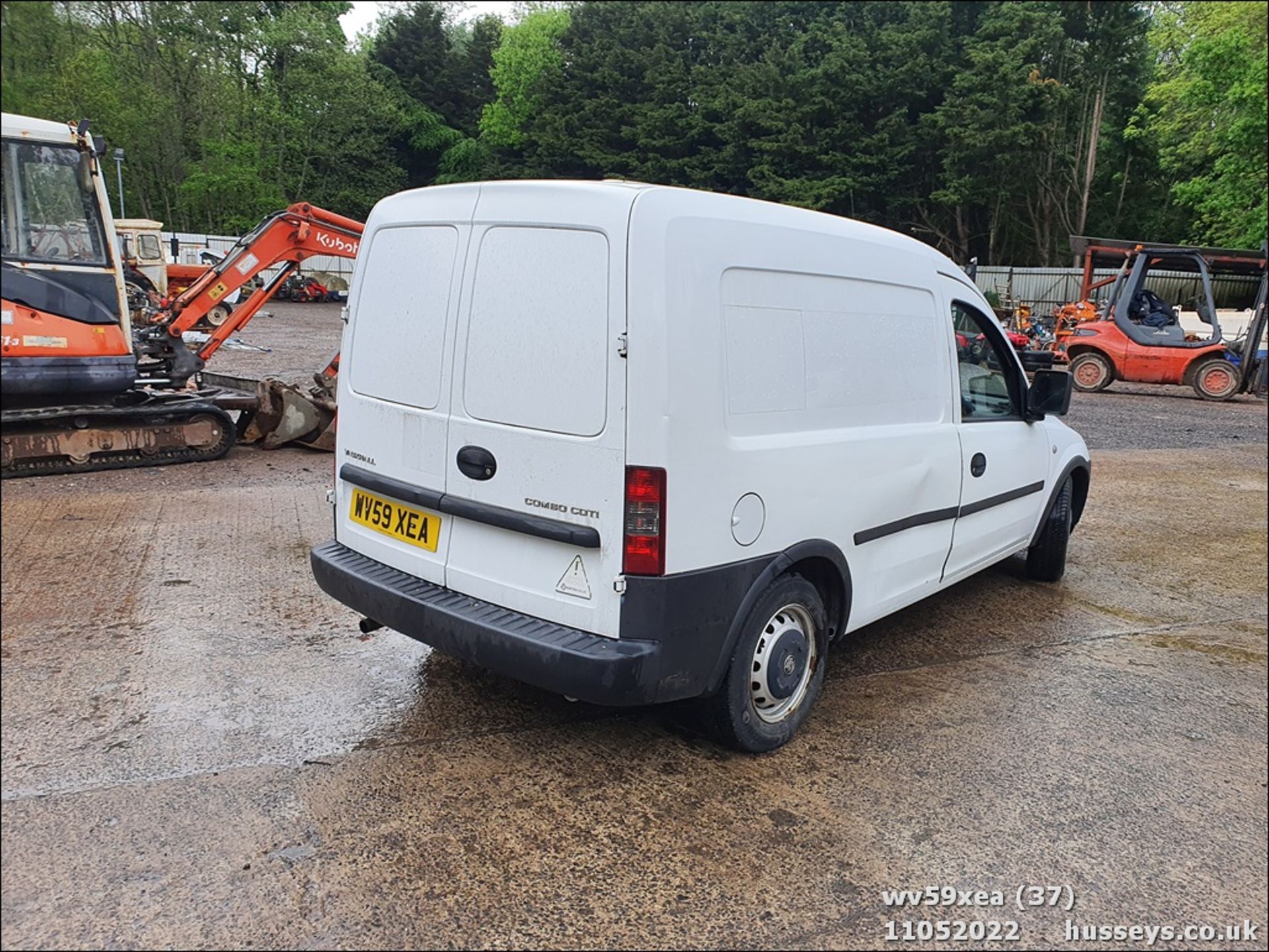 09/59 VAUXHALL COMBO 1700 CDTI - 1248cc 5dr Van (White, 80k) - Image 37 of 46