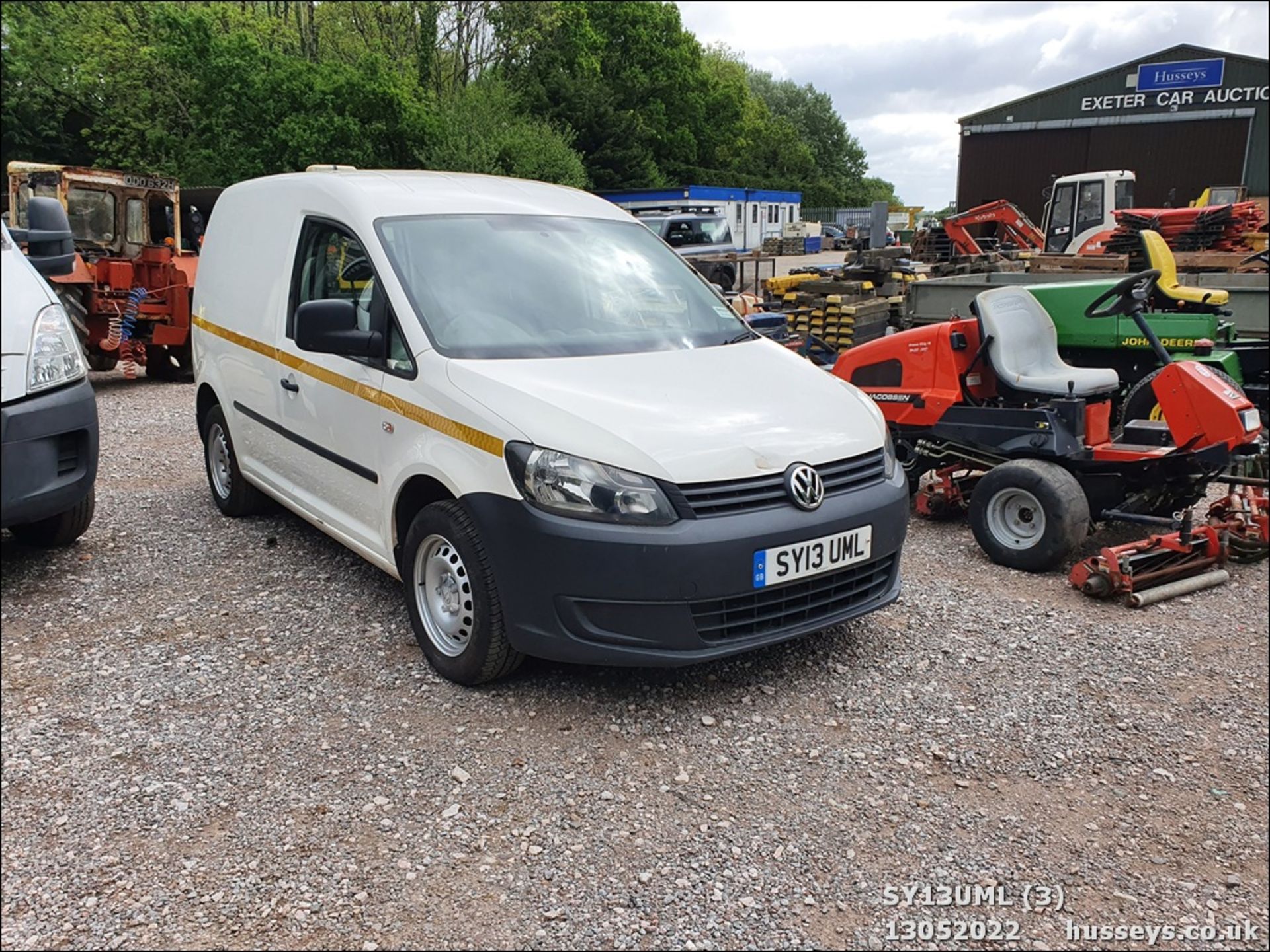 13/13 VOLKSWAGEN CADDY C20 TDI 102 - 1598cc Van (White, 173k) - Image 4 of 35