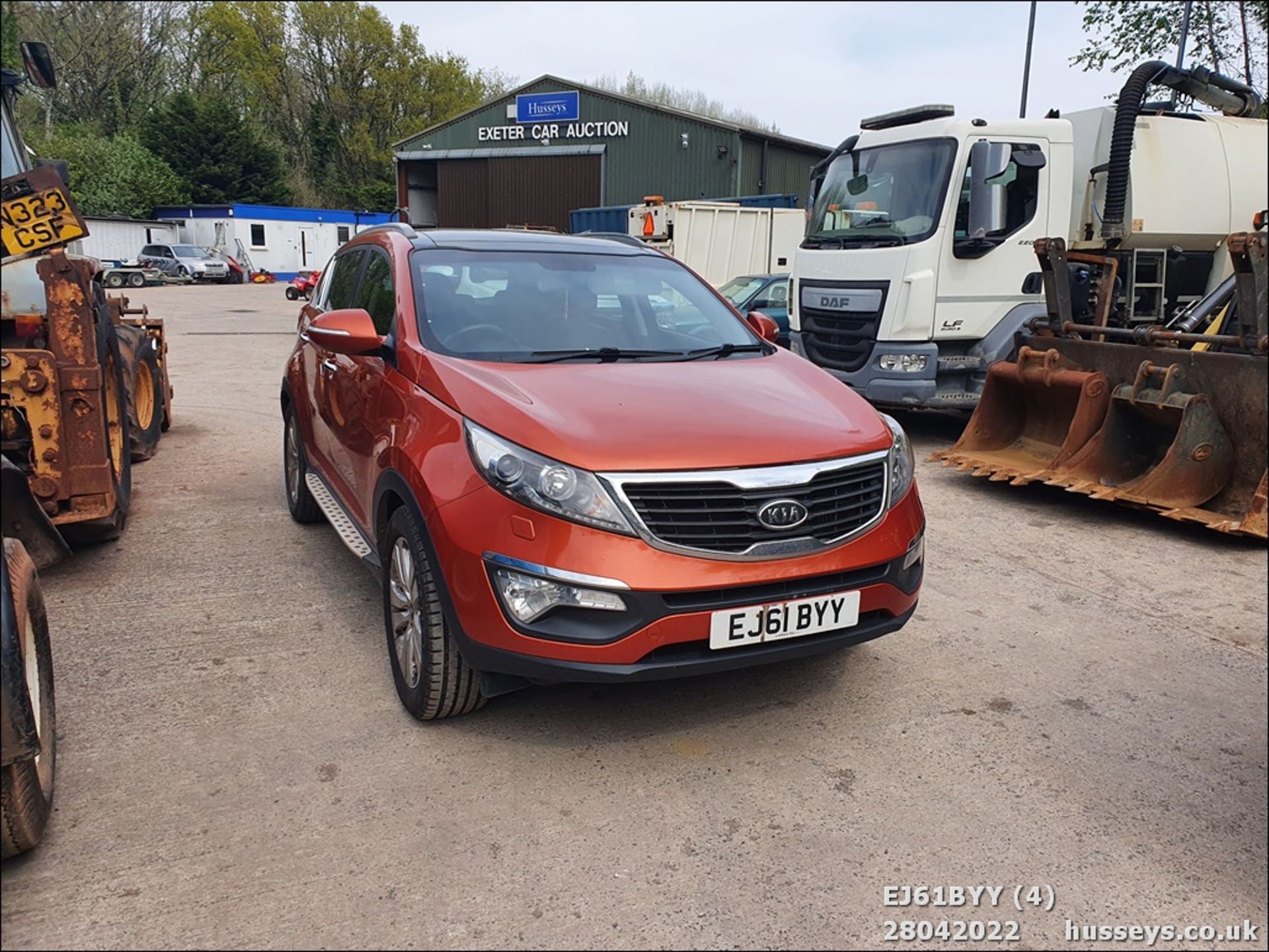 11/61 KIA SPORTAGE 3 SAT NAV CRDI - 1685cc 5dr Estate (Orange, 192k) - Image 4 of 27