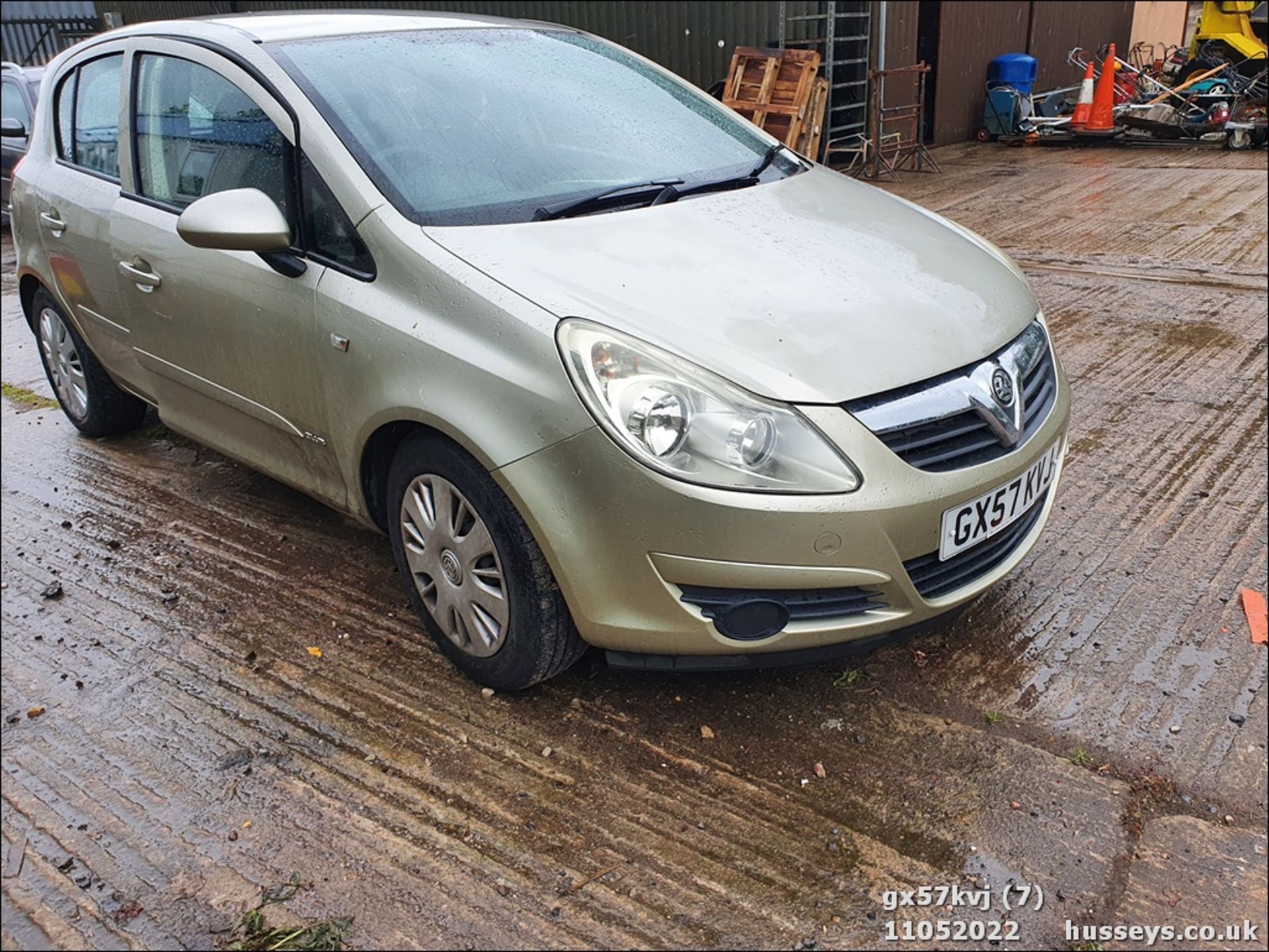 07/57 VAUXHALL CORSA CLUB A/C AUTO - 1364cc 5dr Hatchback (Gold) - Image 9 of 35