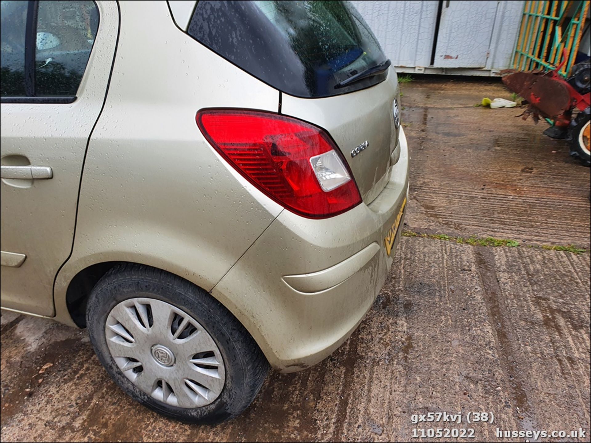 07/57 VAUXHALL CORSA CLUB A/C AUTO - 1364cc 5dr Hatchback (Gold) - Image 34 of 35