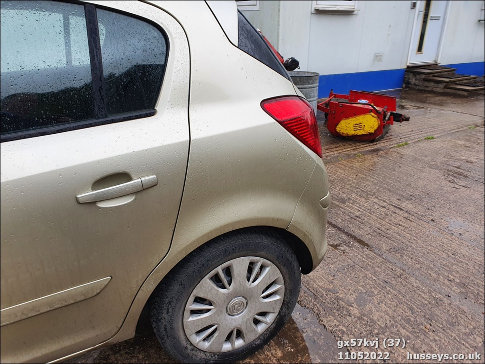 07/57 VAUXHALL CORSA CLUB A/C AUTO - 1364cc 5dr Hatchback (Gold) - Image 33 of 35