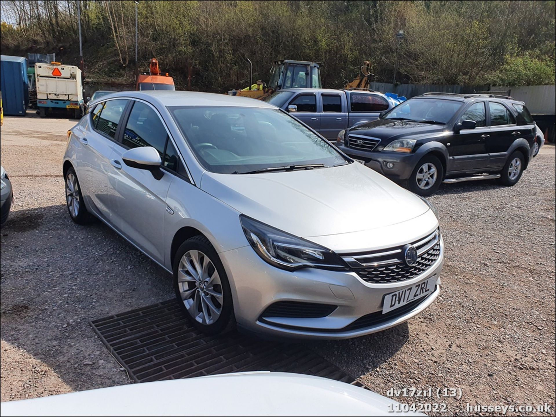 17/17 VAUXHALL ASTRA DESIGN - 1399cc 5dr Hatchback (Silver, 33k) - Image 13 of 35