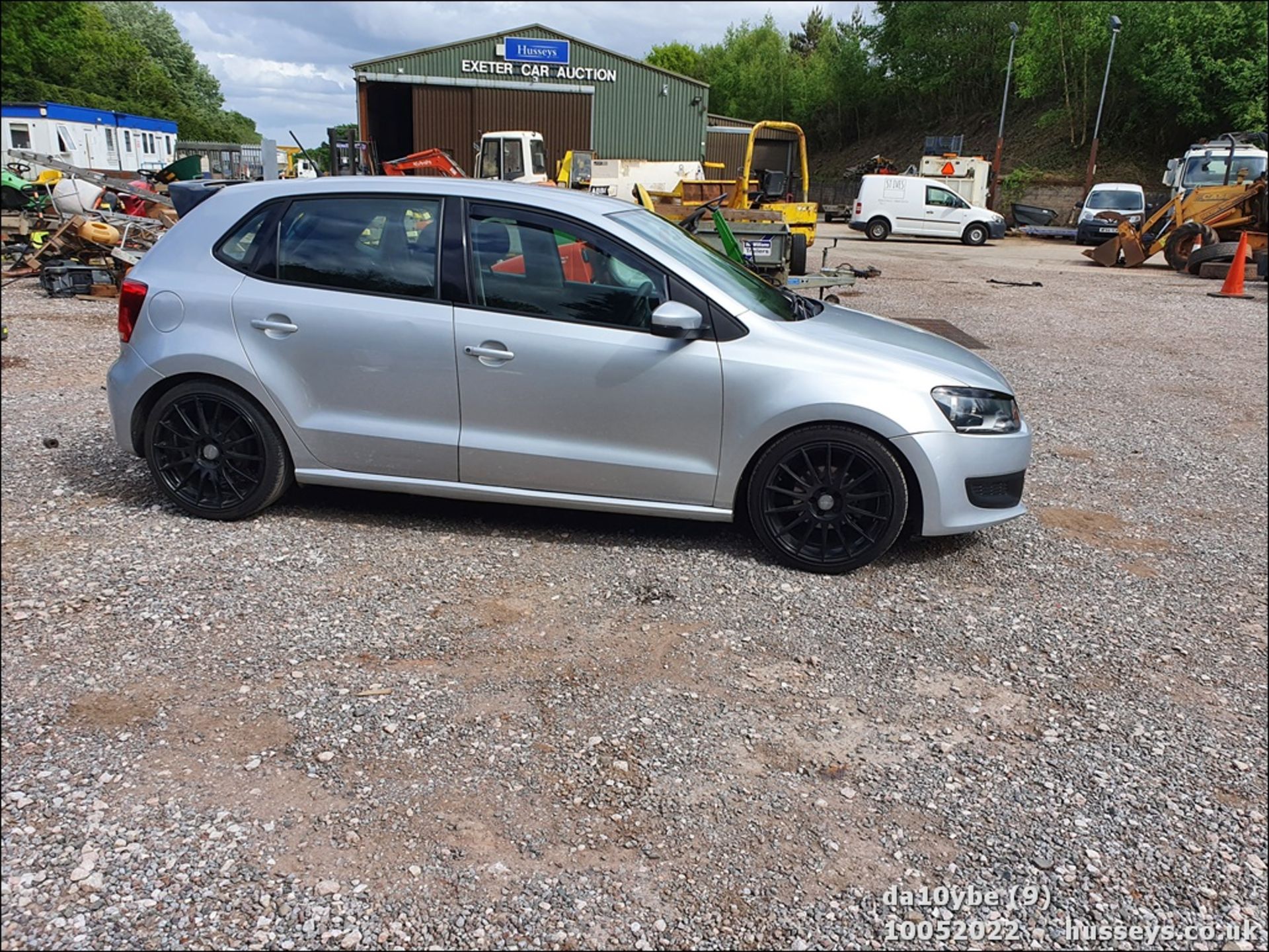 10/10 VOLKSWAGEN POLO SE 70 - 1198cc 5dr Hatchback (Silver, 117k) - Image 8 of 45