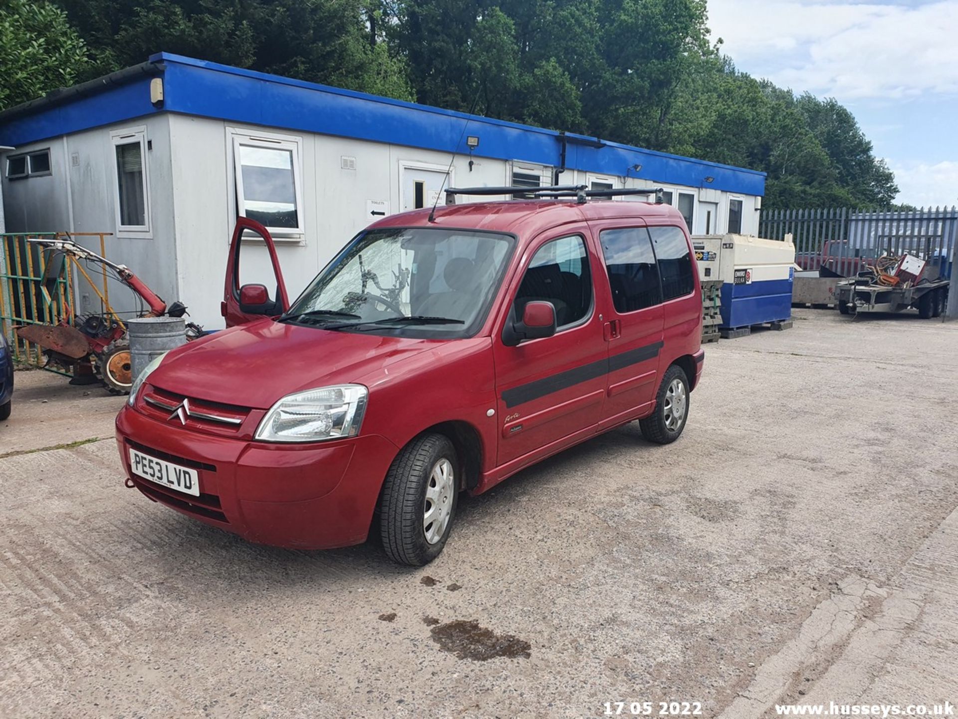 03/53 CITROEN BERLINGO M-SPACE FORTE D - 1868cc 5dr MPV (Red, 119k) - Image 2 of 42