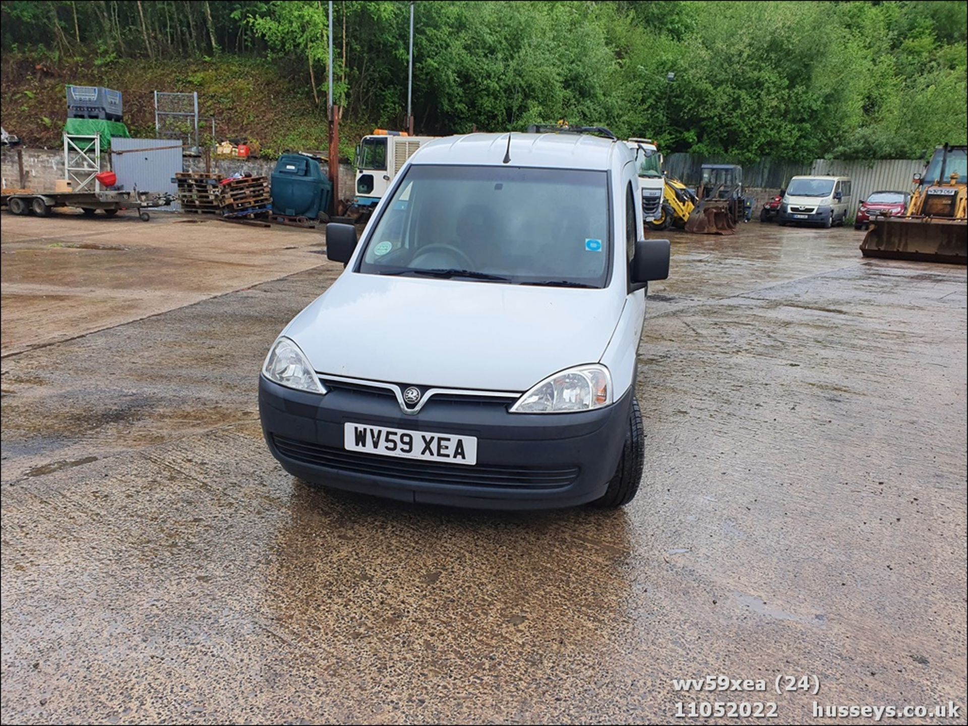 09/59 VAUXHALL COMBO 1700 CDTI - 1248cc 5dr Van (White, 80k) - Image 24 of 46