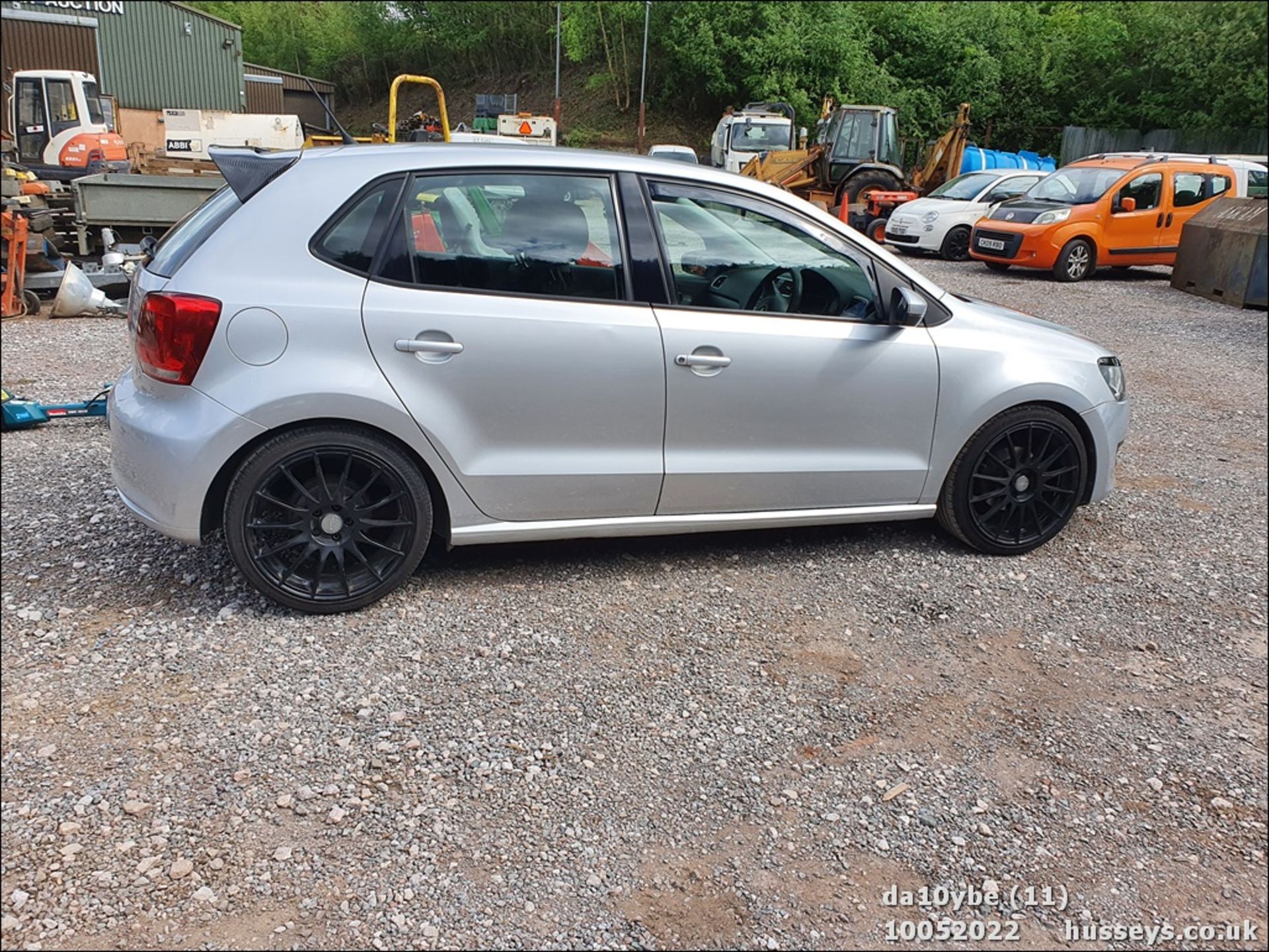 10/10 VOLKSWAGEN POLO SE 70 - 1198cc 5dr Hatchback (Silver, 117k) - Image 10 of 45