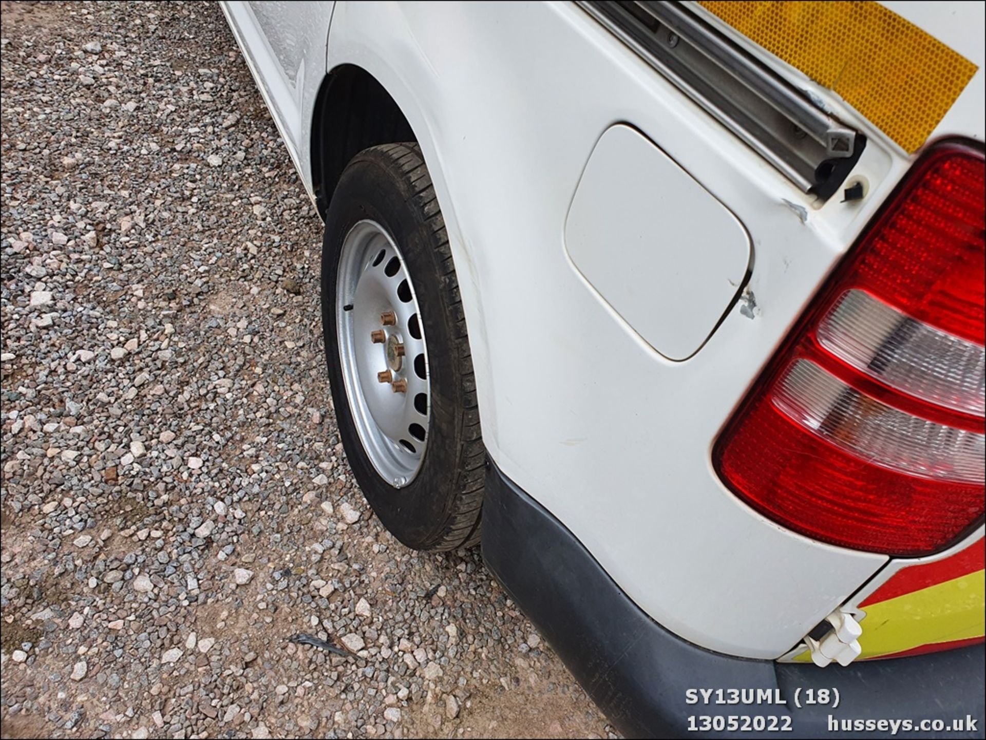 13/13 VOLKSWAGEN CADDY C20 TDI 102 - 1598cc Van (White, 173k) - Image 19 of 35