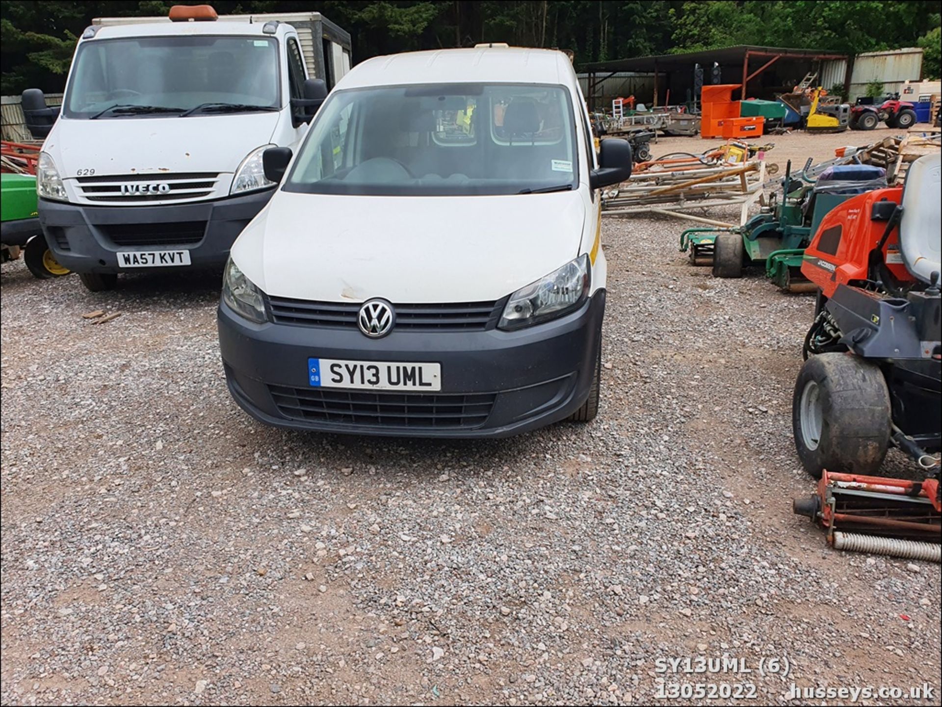 13/13 VOLKSWAGEN CADDY C20 TDI 102 - 1598cc Van (White, 173k) - Image 7 of 35