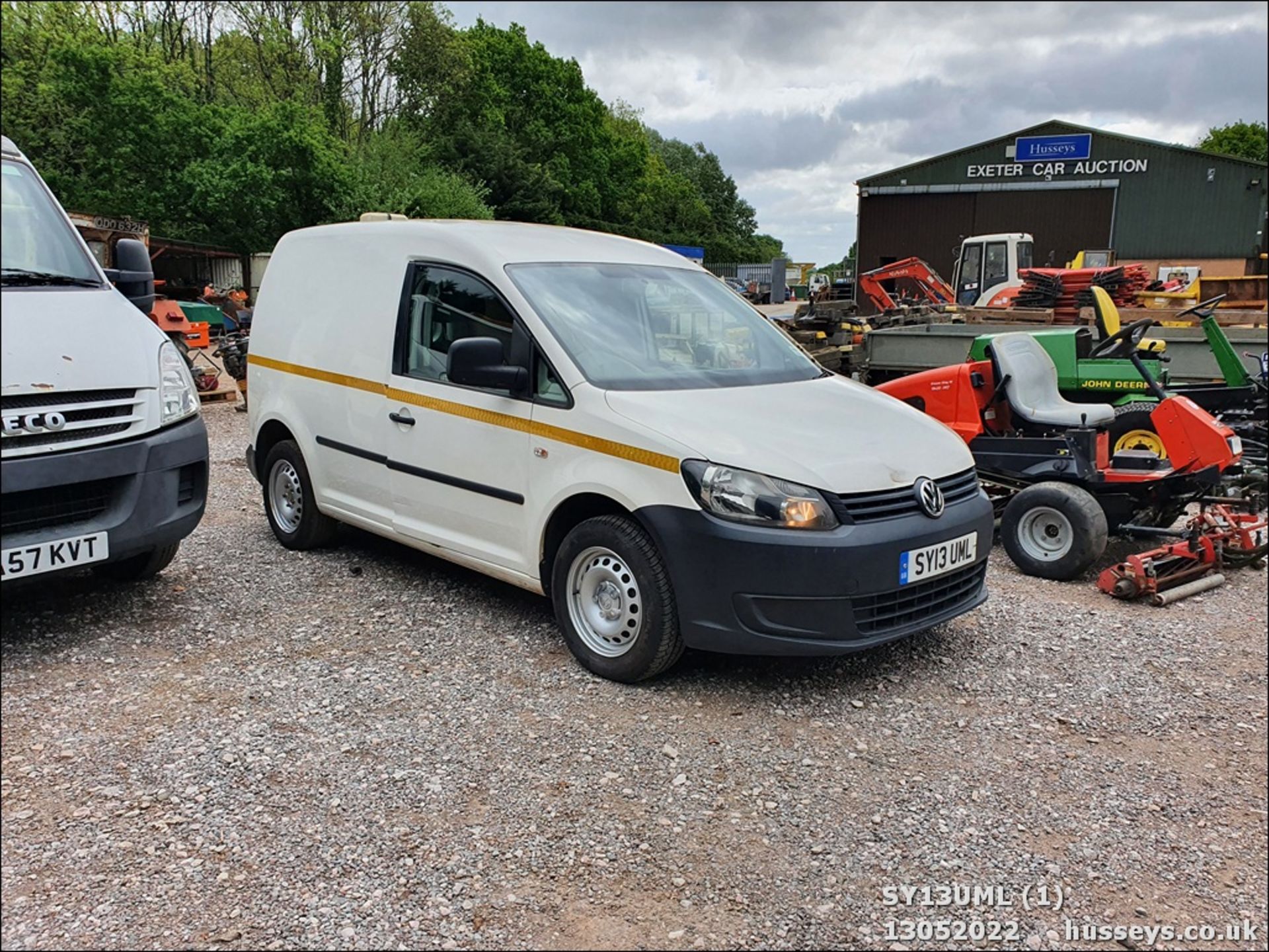 13/13 VOLKSWAGEN CADDY C20 TDI 102 - 1598cc Van (White, 173k) - Image 2 of 35