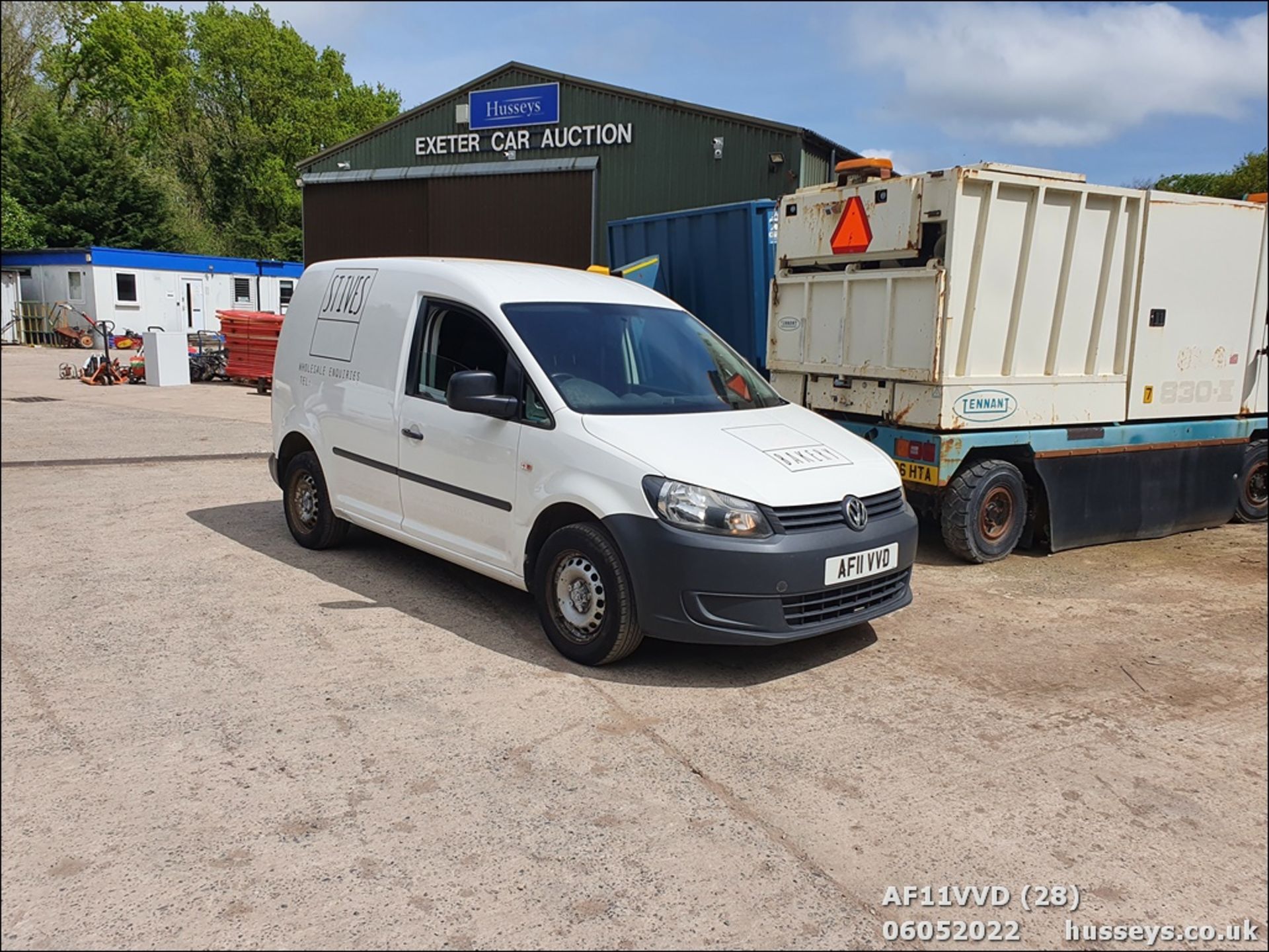 11/11 VOLKSWAGEN CADDY C20 PLUS TDI 102 - 1598cc 5dr Van (White) - Image 28 of 30