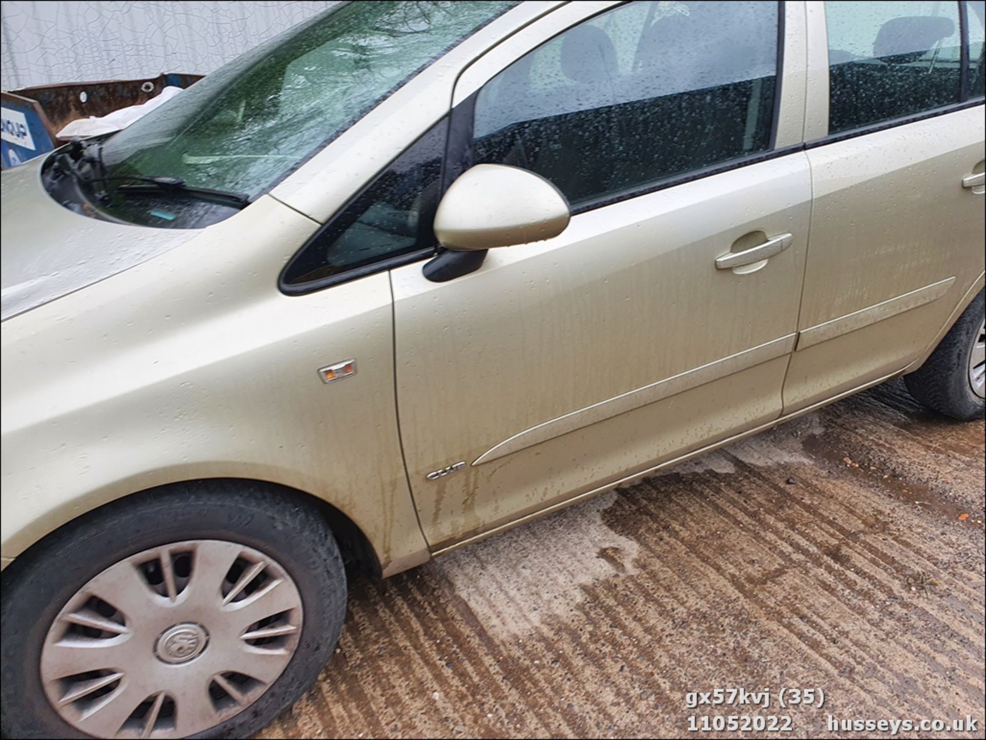 07/57 VAUXHALL CORSA CLUB A/C AUTO - 1364cc 5dr Hatchback (Gold) - Image 31 of 35