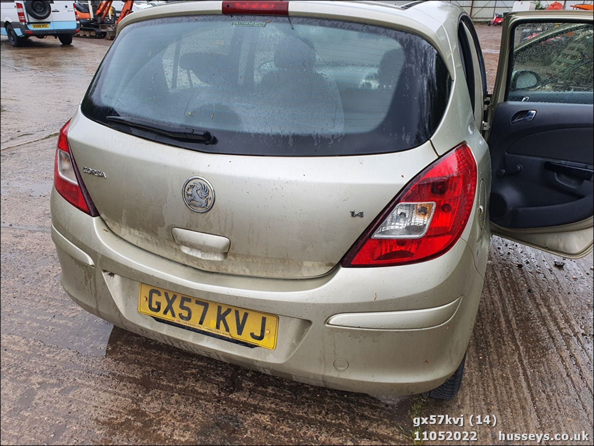 07/57 VAUXHALL CORSA CLUB A/C AUTO - 1364cc 5dr Hatchback (Gold) - Image 14 of 35