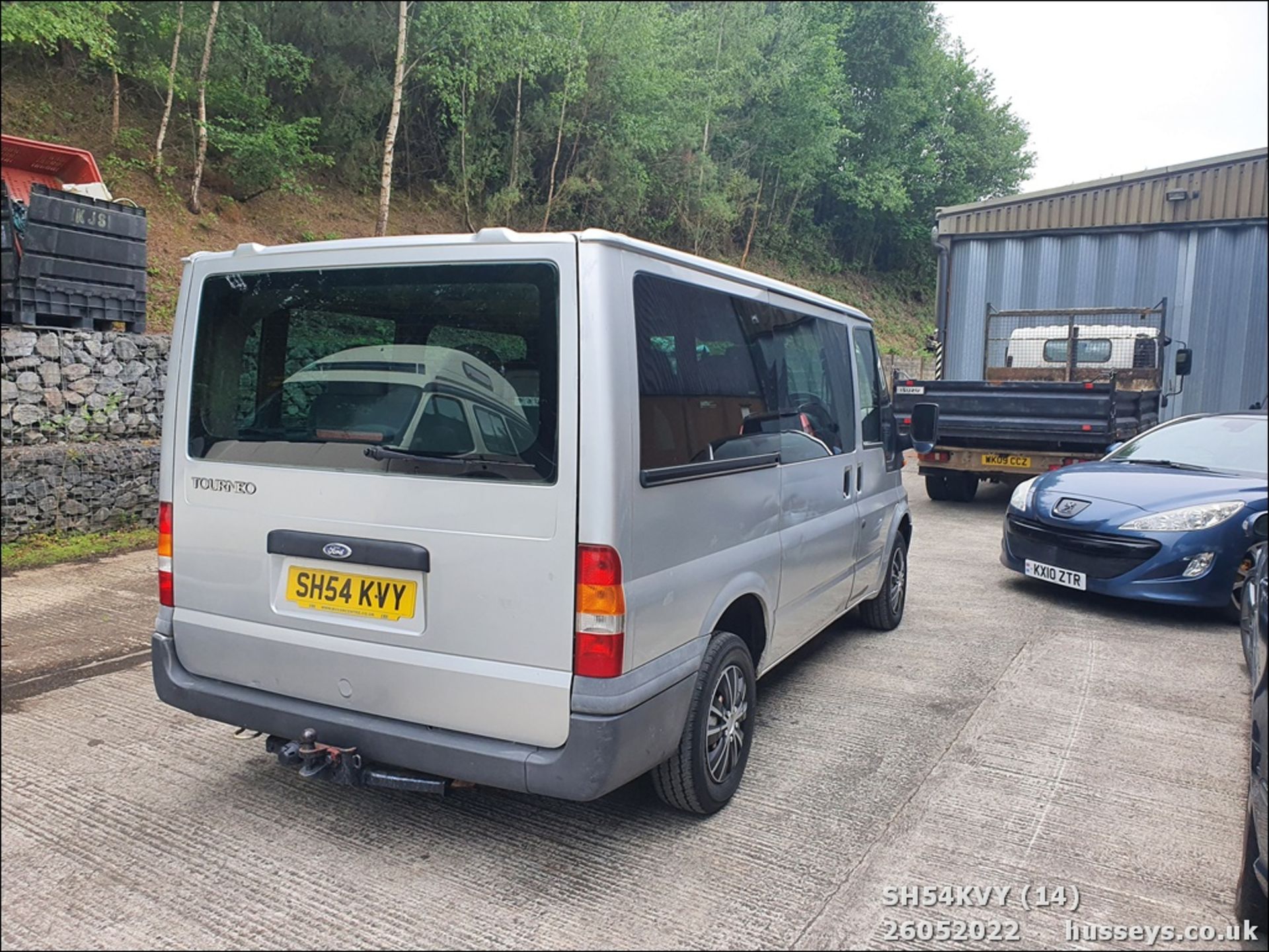 04/54 FORD TOURNEO GLX 280 SWB - 1998cc 5dr Minibus (Silver) - Image 14 of 34