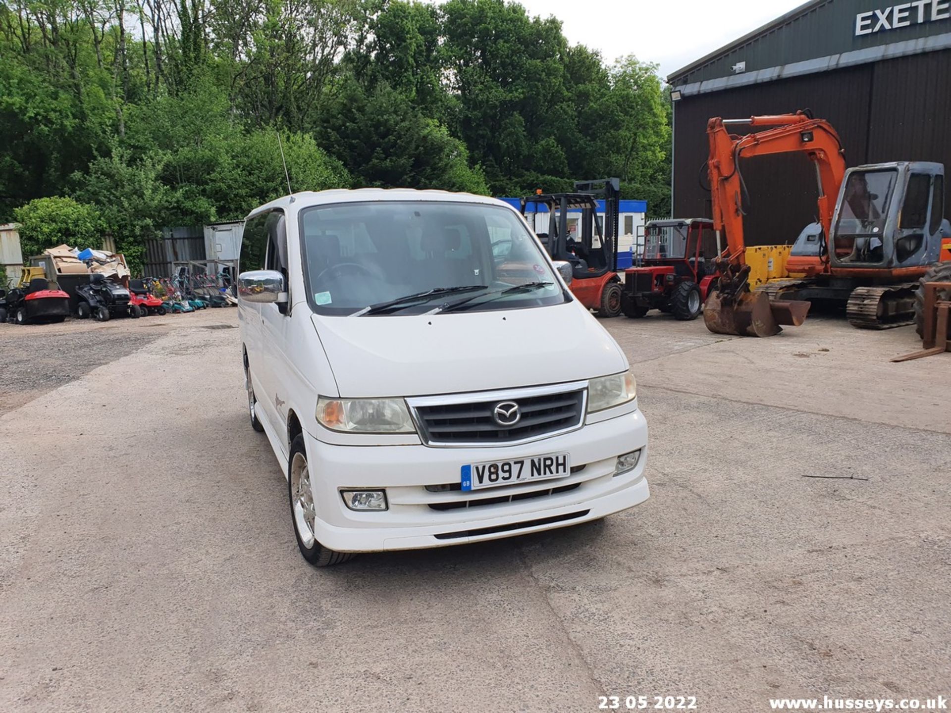 2000 MAZDA BONGO - 1998cc 4dr MPV (White) - Image 3 of 41