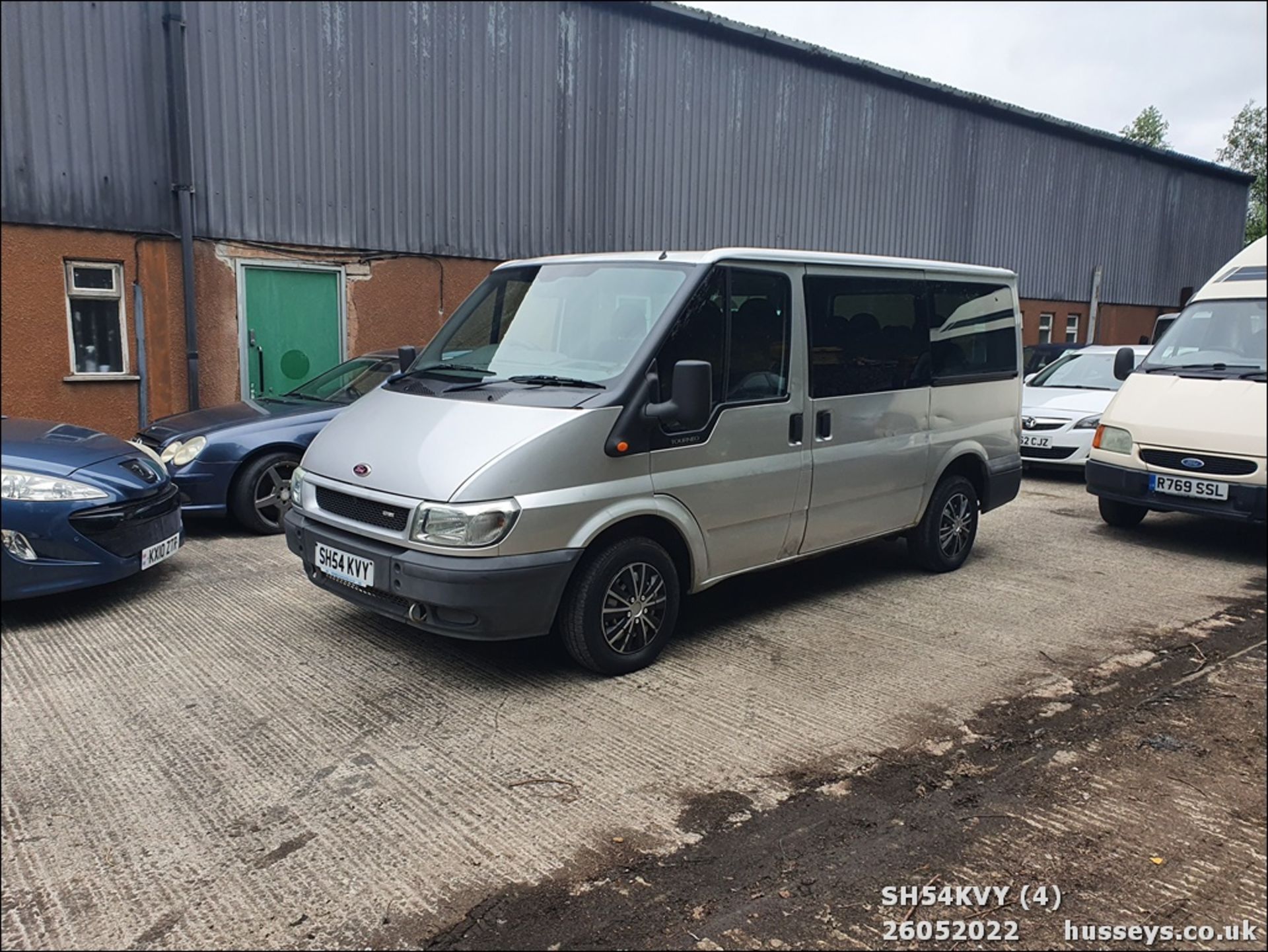 04/54 FORD TOURNEO GLX 280 SWB - 1998cc 5dr Minibus (Silver) - Image 5 of 34