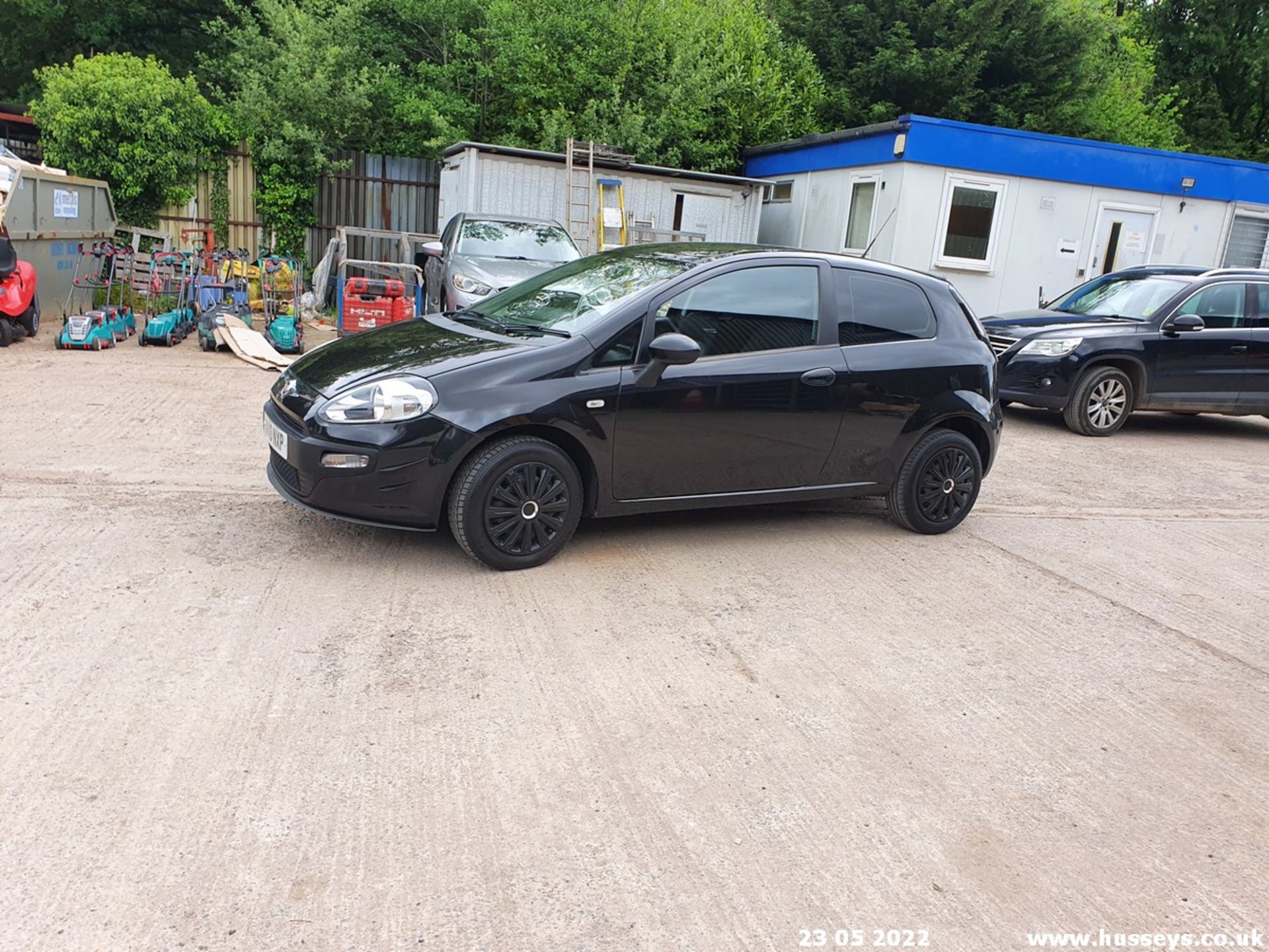 10/10 FIAT PUNTO EVO ACTIVE - 1368cc 3dr Hatchback (Black, 84k) - Image 12 of 56