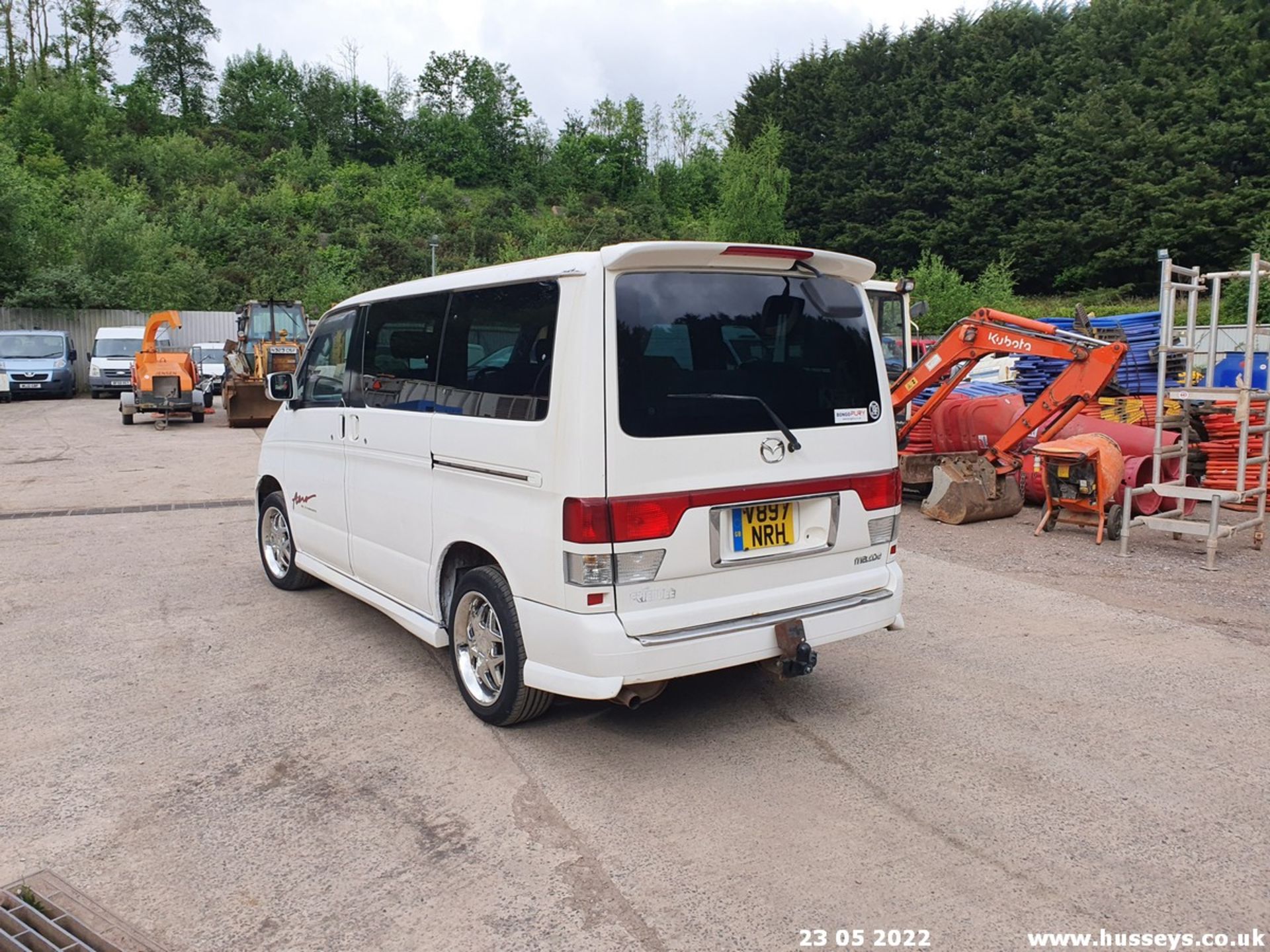 2000 MAZDA BONGO - 1998cc 4dr MPV (White) - Image 18 of 41