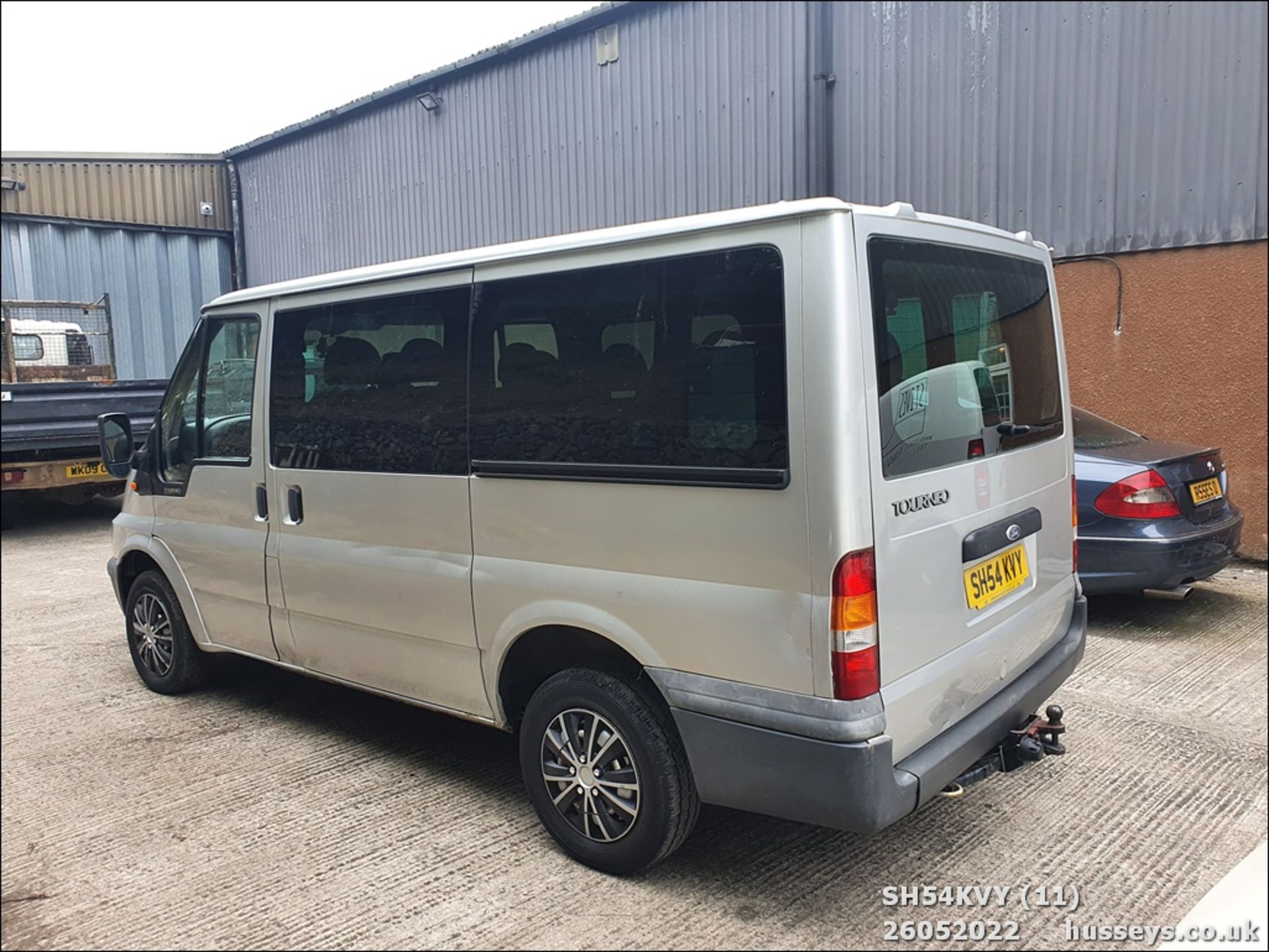 04/54 FORD TOURNEO GLX 280 SWB - 1998cc 5dr Minibus (Silver) - Image 11 of 34