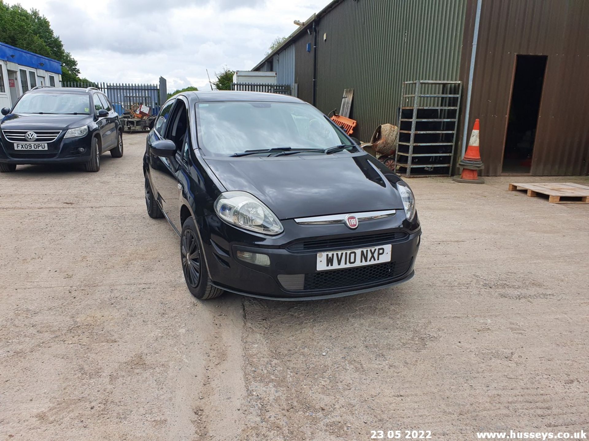 10/10 FIAT PUNTO EVO ACTIVE - 1368cc 3dr Hatchback (Black, 84k) - Image 5 of 56