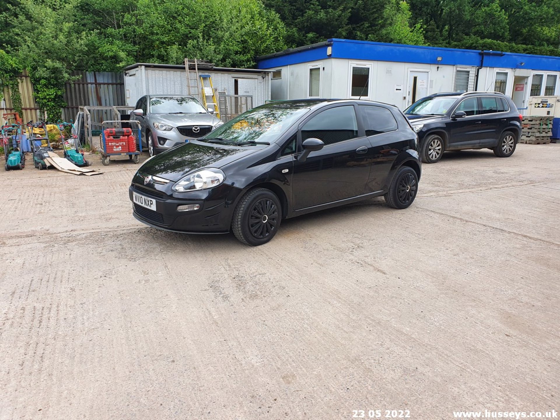 10/10 FIAT PUNTO EVO ACTIVE - 1368cc 3dr Hatchback (Black, 84k) - Image 11 of 56