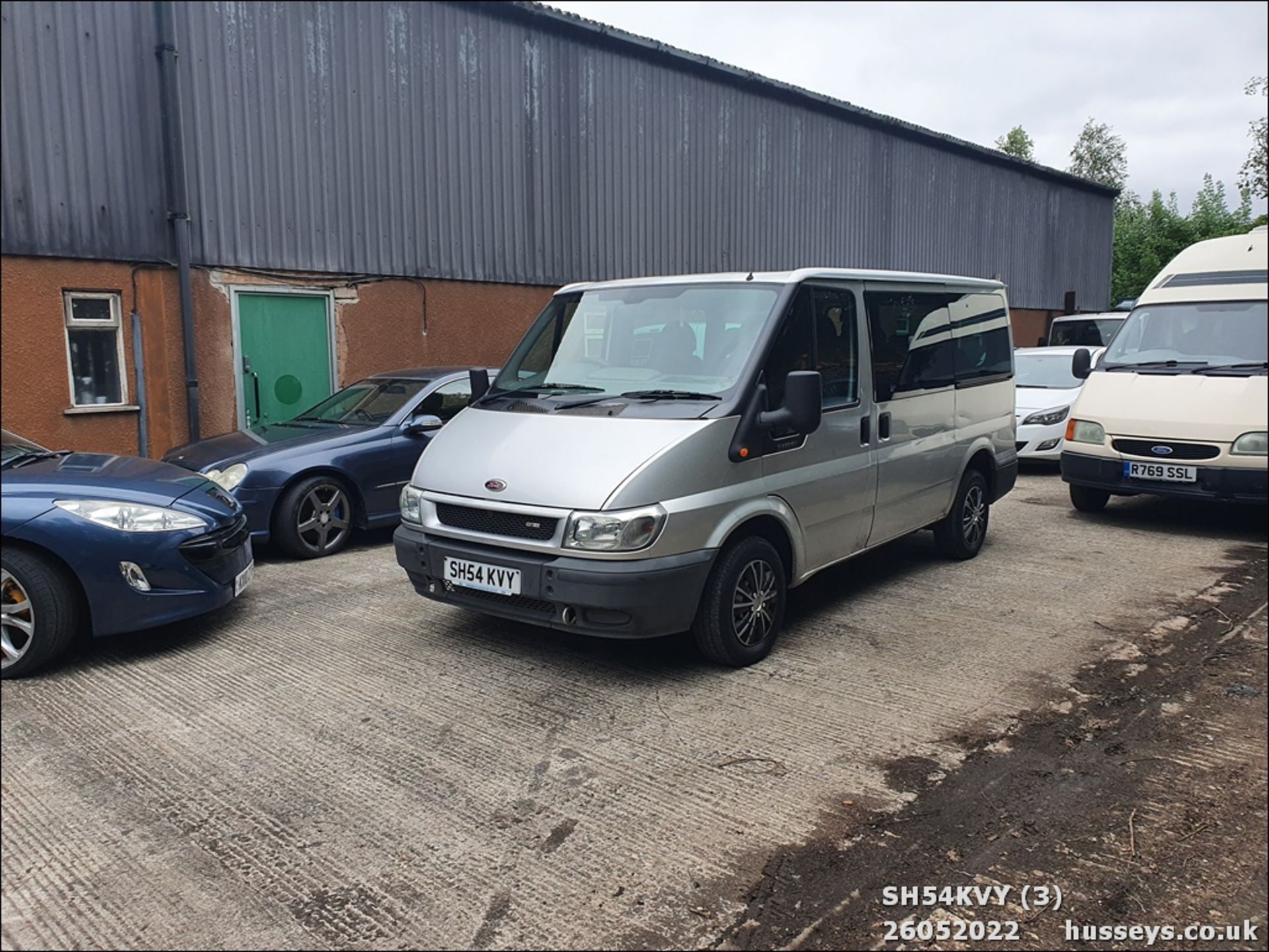 04/54 FORD TOURNEO GLX 280 SWB - 1998cc 5dr Minibus (Silver) - Image 4 of 34