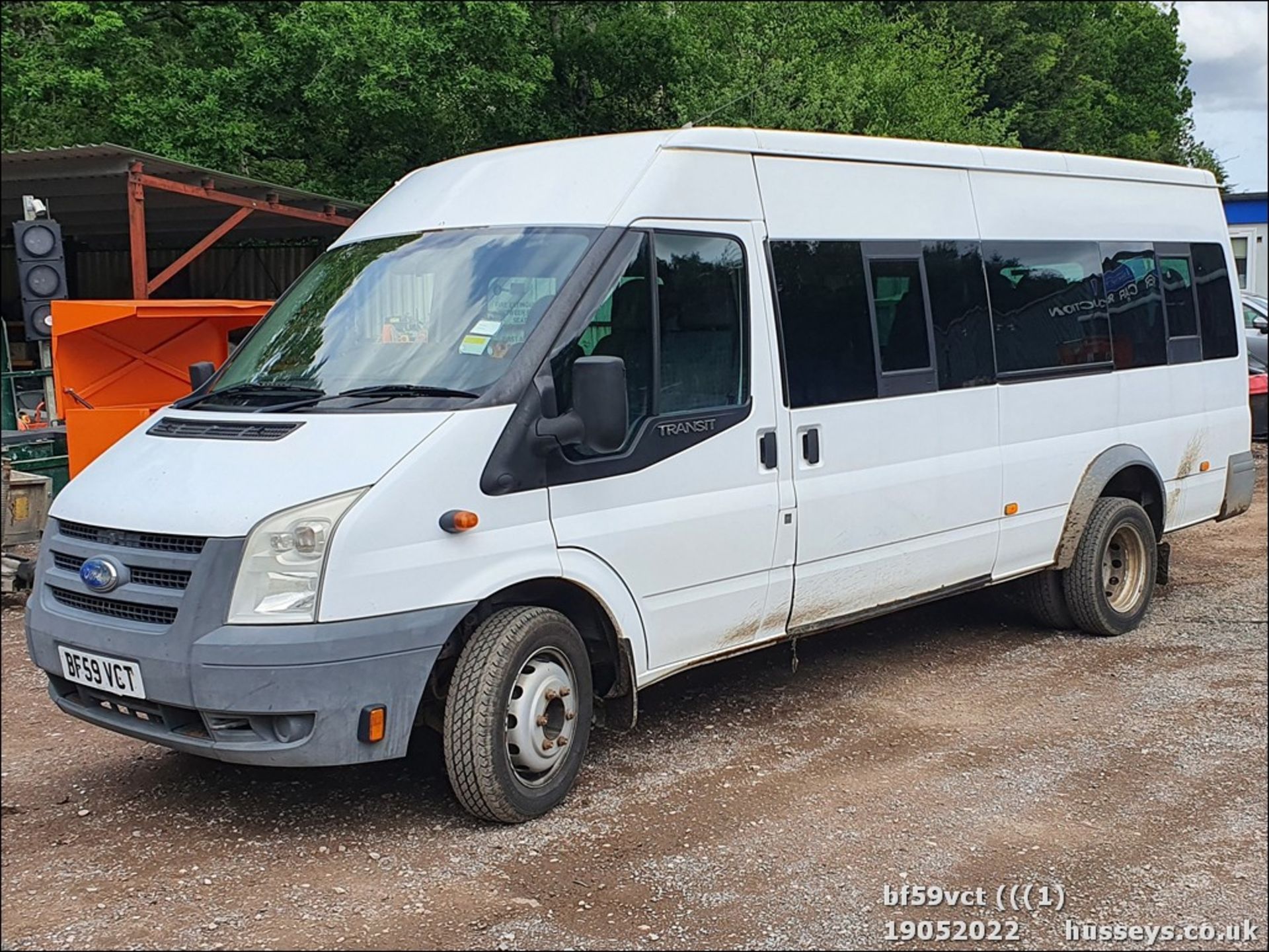 09/59 FORD TRANSIT 115 T430 17S RWD - 2402cc 5dr Minibus (White)