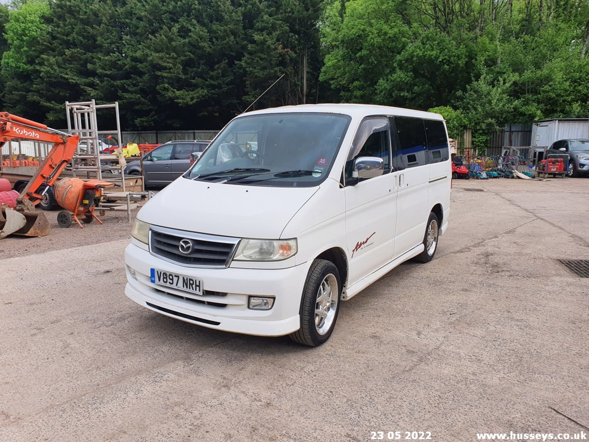 2000 MAZDA BONGO - 1998cc 4dr MPV (White) - Image 7 of 41