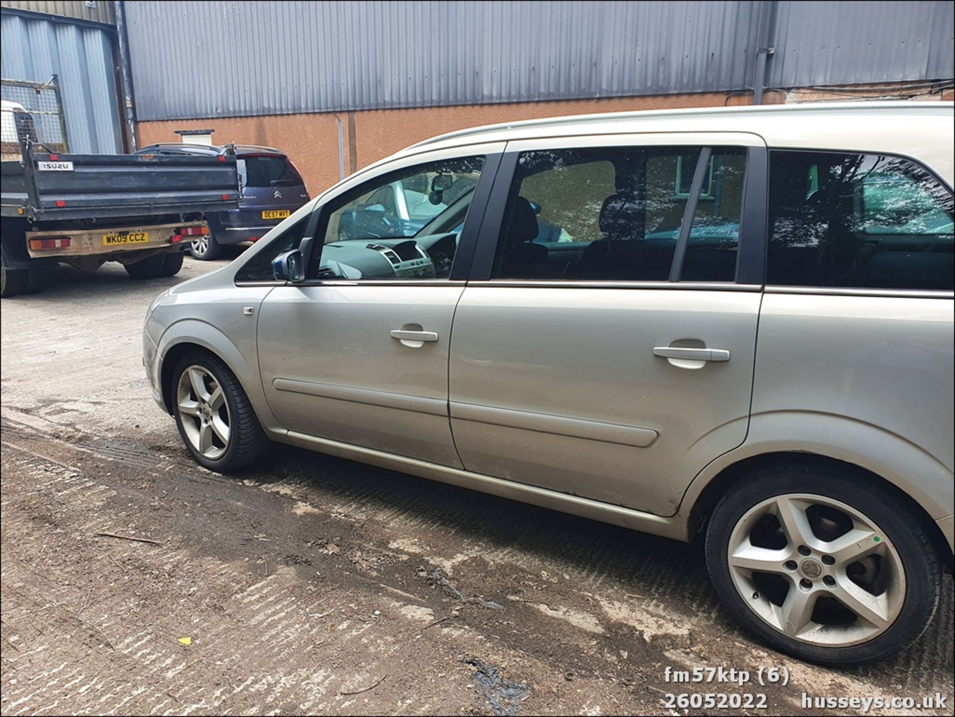 08/57 VAUXHALL ZAFIRA SRI - 1796cc 5dr MPV (Beige, 138k) - Image 6 of 26