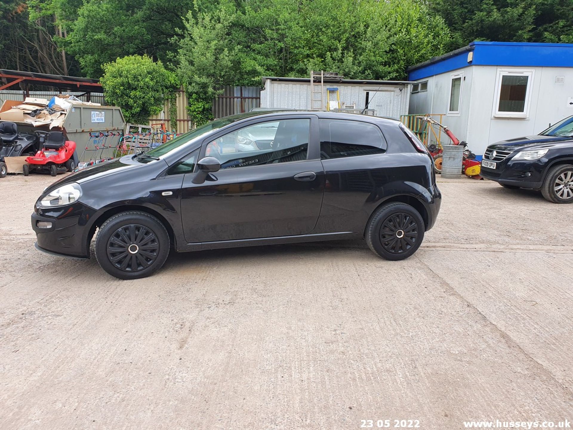 10/10 FIAT PUNTO EVO ACTIVE - 1368cc 3dr Hatchback (Black, 84k) - Image 13 of 56