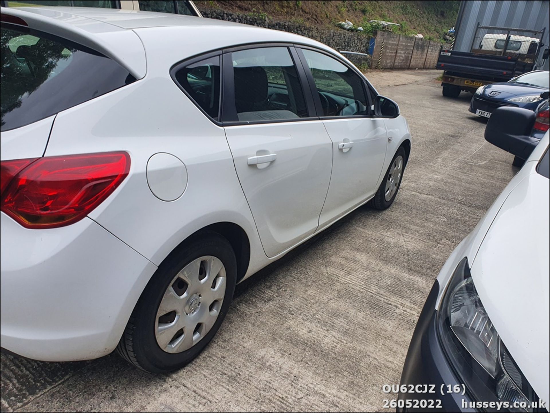 12/62 VAUXHALL ASTRA ES CDTI ECOFLEX - 1248cc 5dr Hatchback (White) - Image 16 of 30