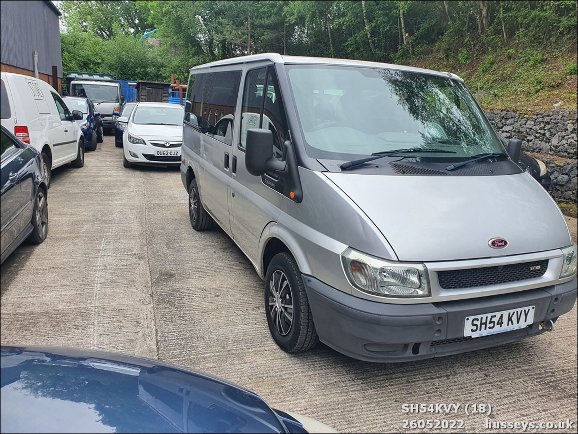 04/54 FORD TOURNEO GLX 280 SWB - 1998cc 5dr Minibus (Silver) - Image 18 of 34