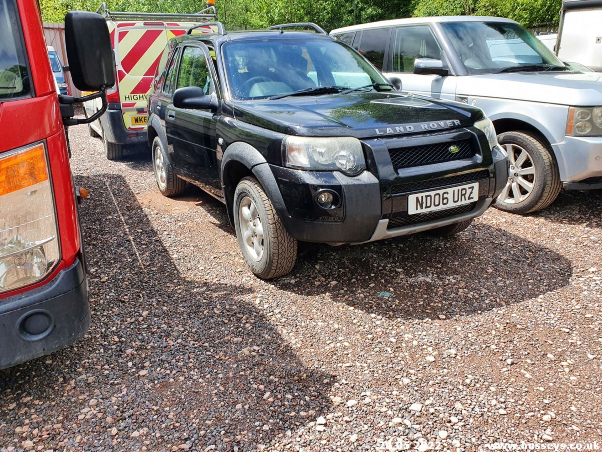 06/06 LAND ROVER FREELANDER ADVENTURER TD - 1951cc 5dr Estate (Black, 132k) - Image 2 of 26