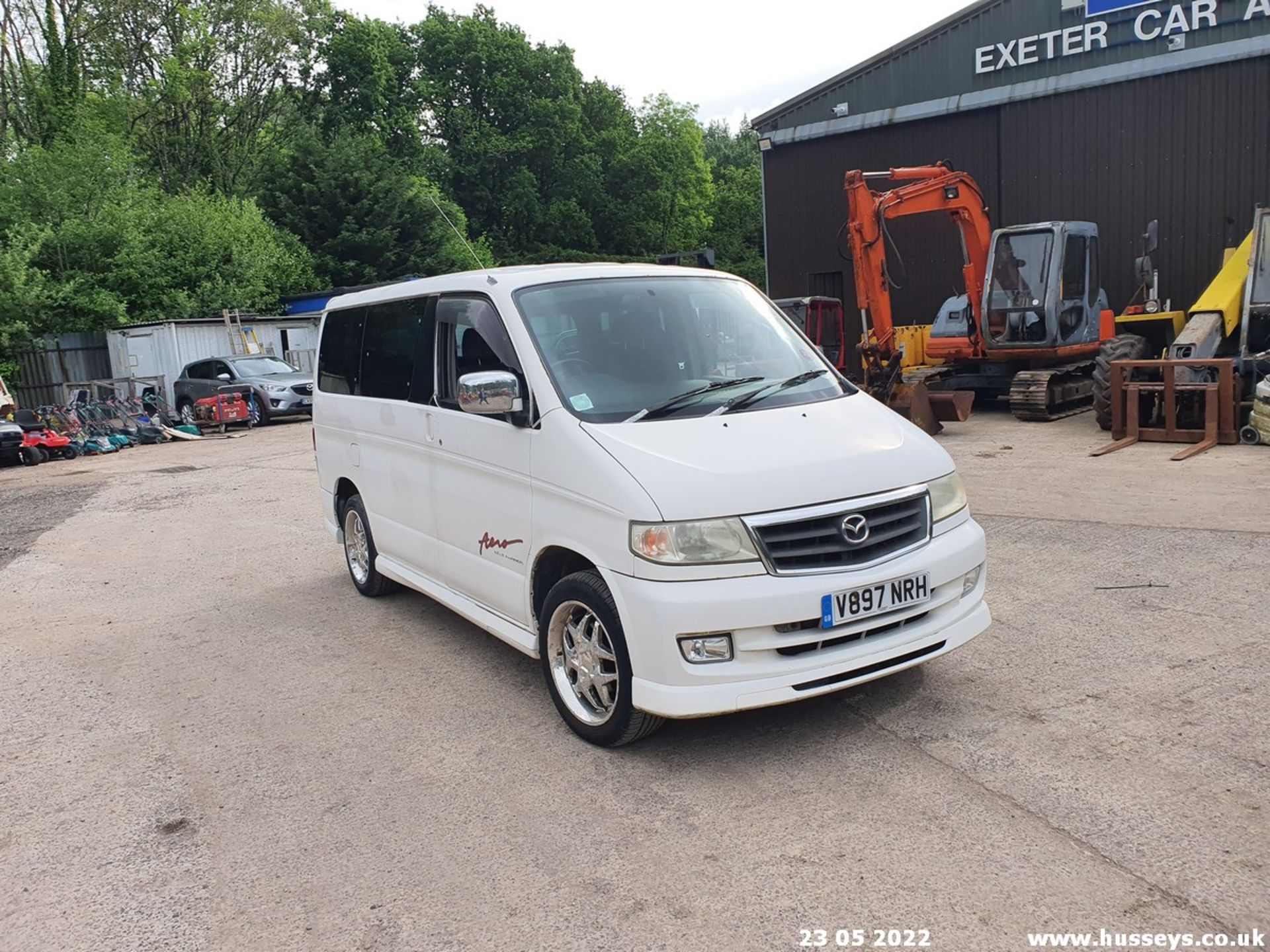 2000 MAZDA BONGO - 1998cc 4dr MPV (White) - Image 2 of 41