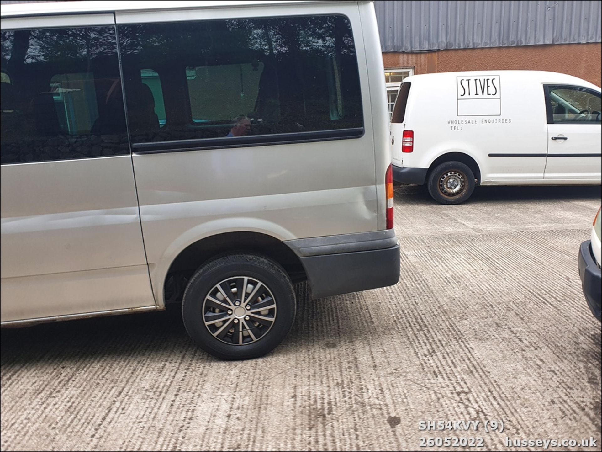 04/54 FORD TOURNEO GLX 280 SWB - 1998cc 5dr Minibus (Silver) - Image 9 of 34