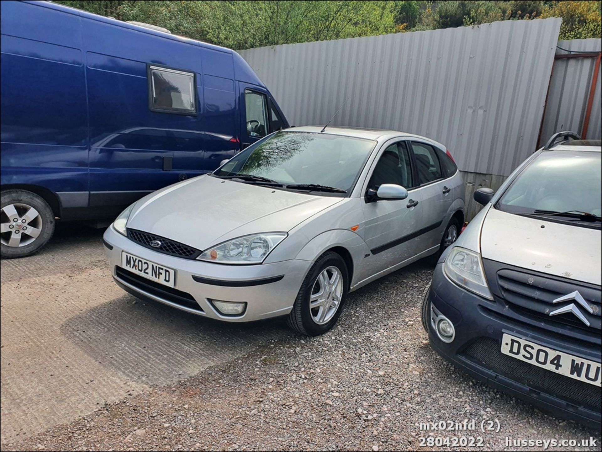 02/02 FORD FOCUS ZETEC - 1596cc 5dr Hatchback (Silver) - Image 2 of 27