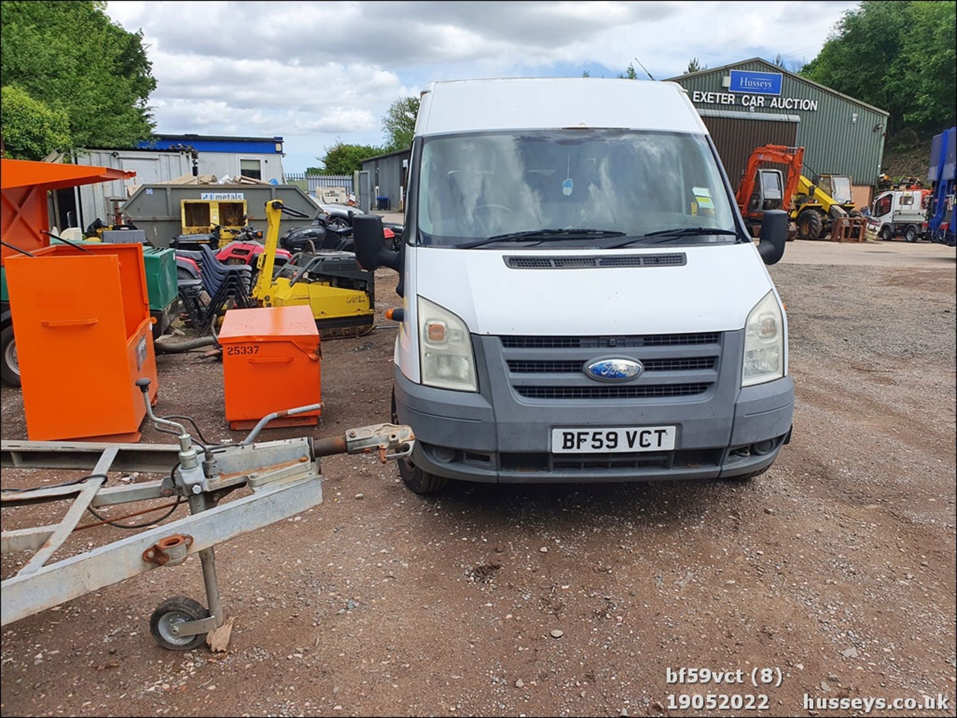 09/59 FORD TRANSIT 115 T430 17S RWD - 2402cc 5dr Minibus (White) - Image 7 of 40