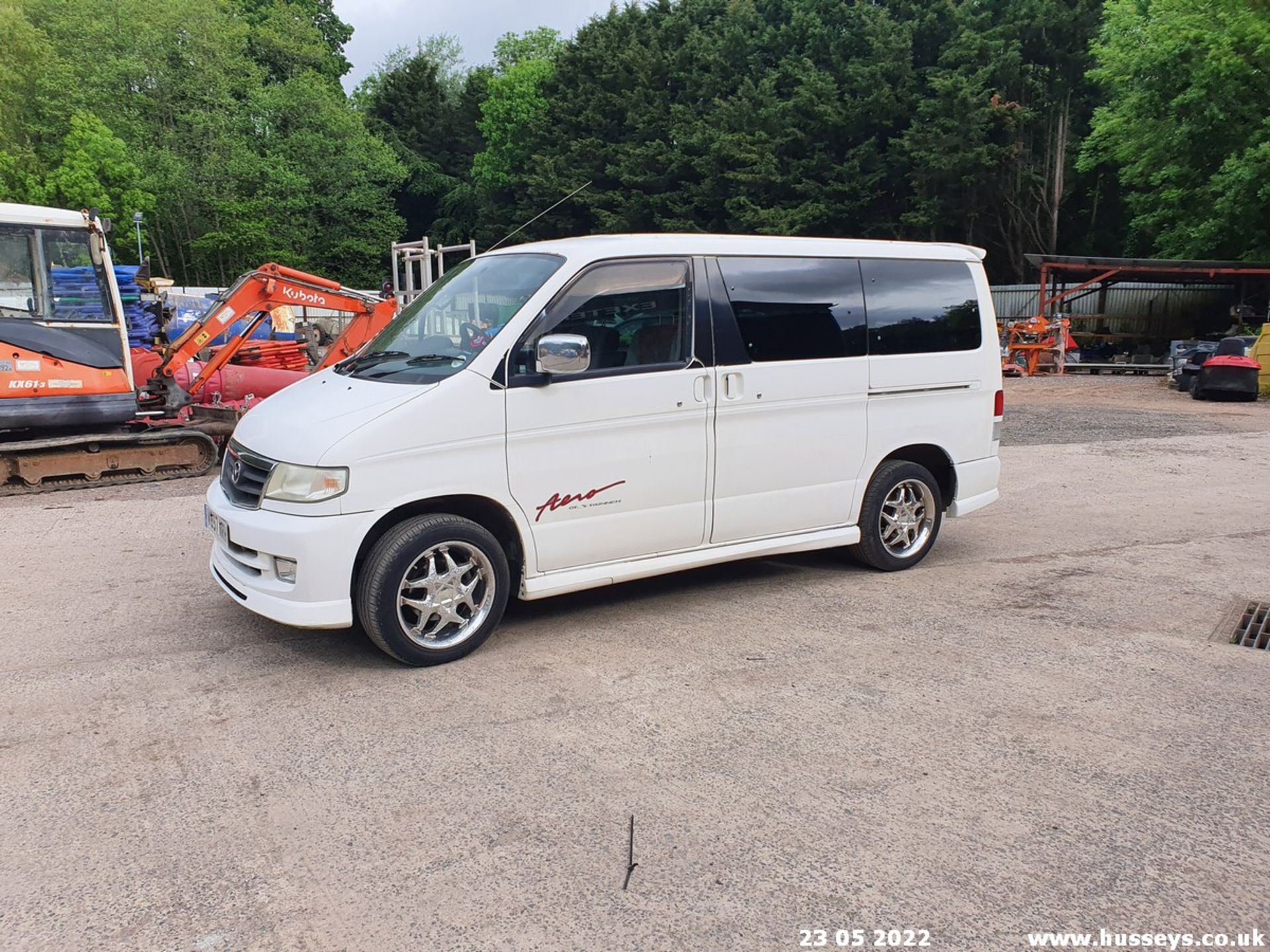 2000 MAZDA BONGO - 1998cc 4dr MPV (White) - Image 9 of 41