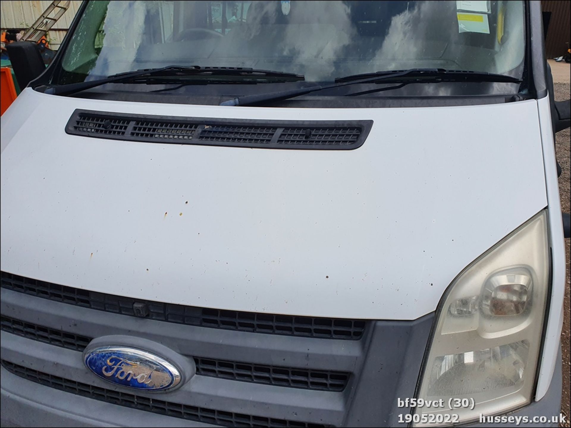 09/59 FORD TRANSIT 115 T430 17S RWD - 2402cc 5dr Minibus (White) - Image 29 of 40