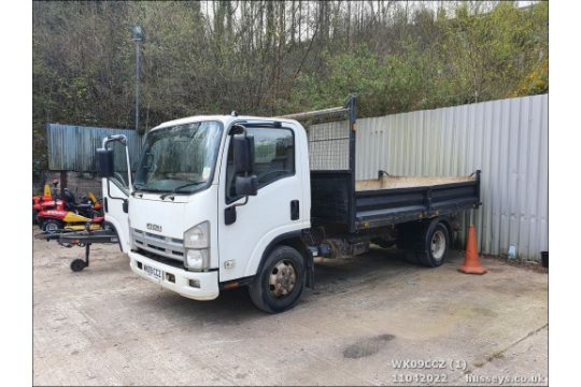 09/09 ISUZU TRUCKS NQR 70 - 5193cc 2dr Tipper (White, 205k) - Image 2 of 18