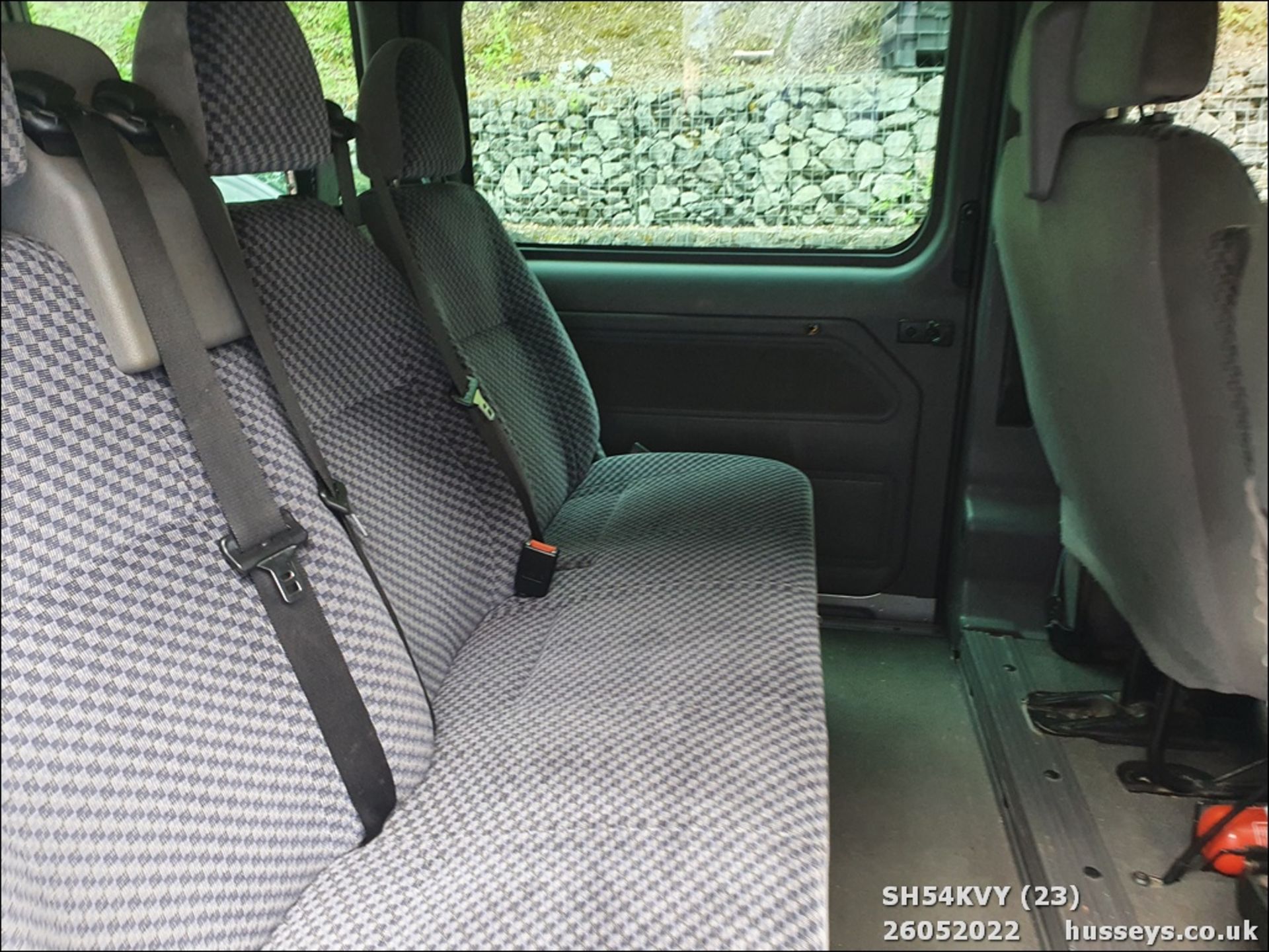 04/54 FORD TOURNEO GLX 280 SWB - 1998cc 5dr Minibus (Silver) - Image 23 of 34